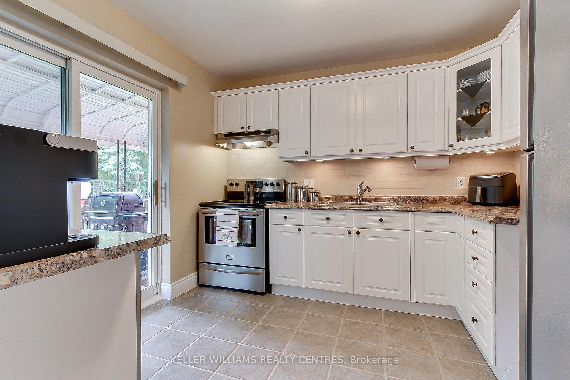 Photo 10 of 74 Boothbay Crescent, Newmarket, Central Newmarket — HOMEH