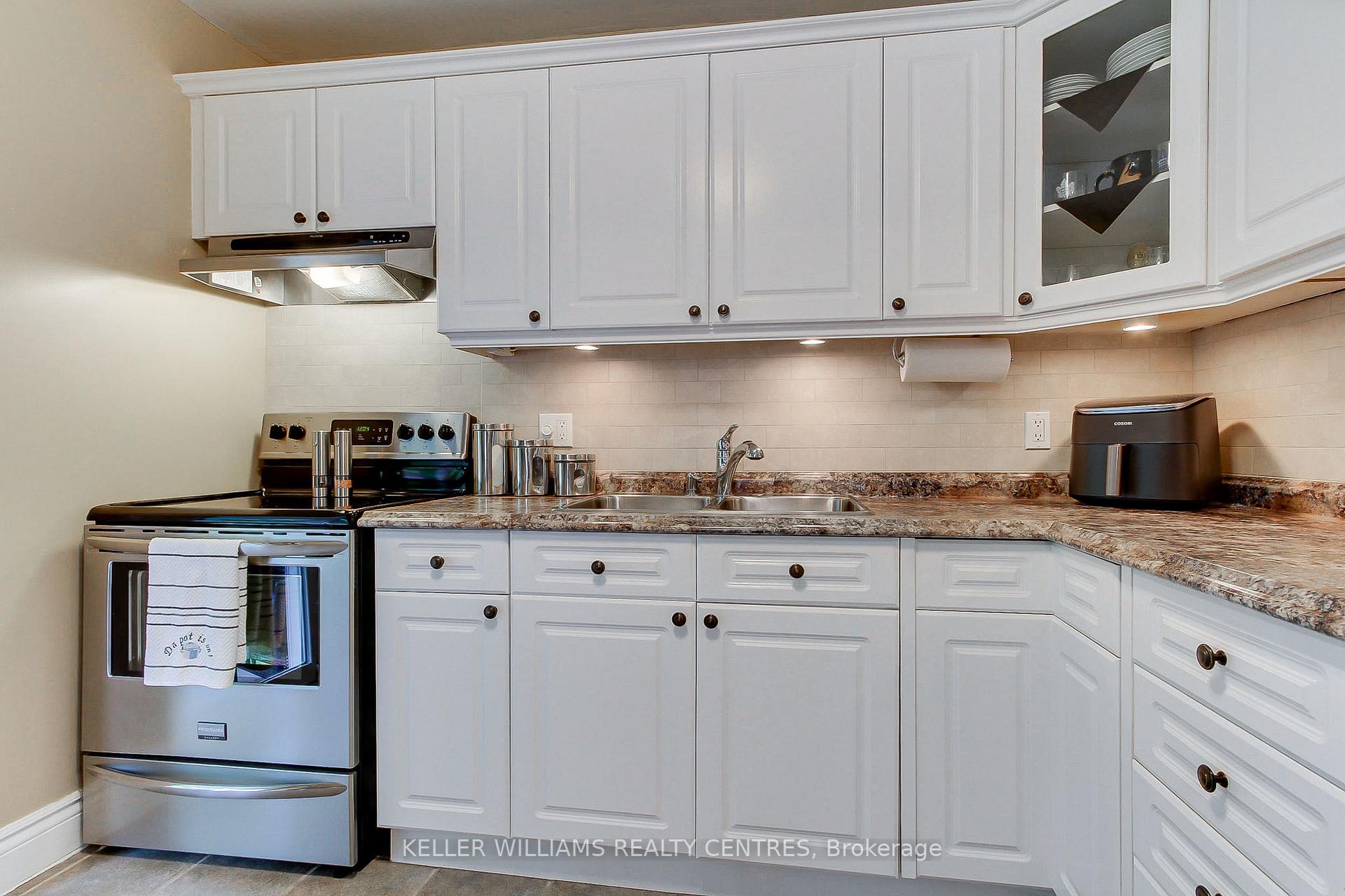 Photo 12 of 74 Boothbay Crescent, Newmarket, Central Newmarket — HOMEH
