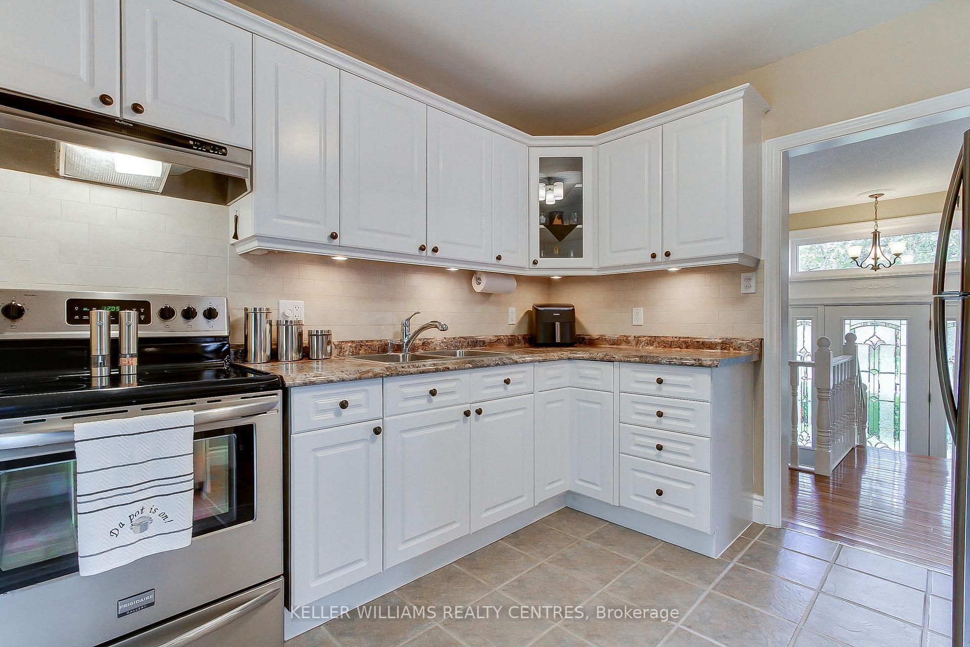 Photo 15 of 74 Boothbay Crescent, Newmarket, Central Newmarket — HOMEH