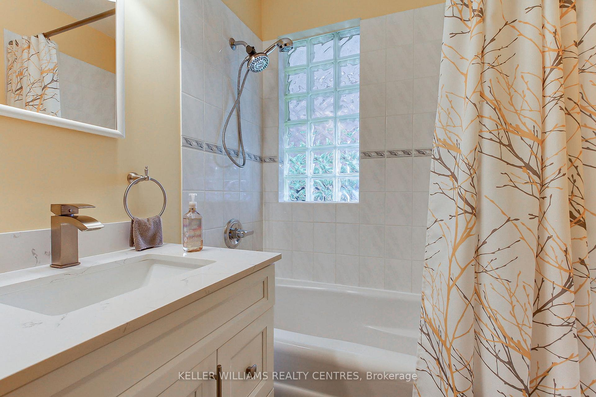 Photo 31 of 74 Boothbay Crescent, Newmarket, Central Newmarket — HOMEH