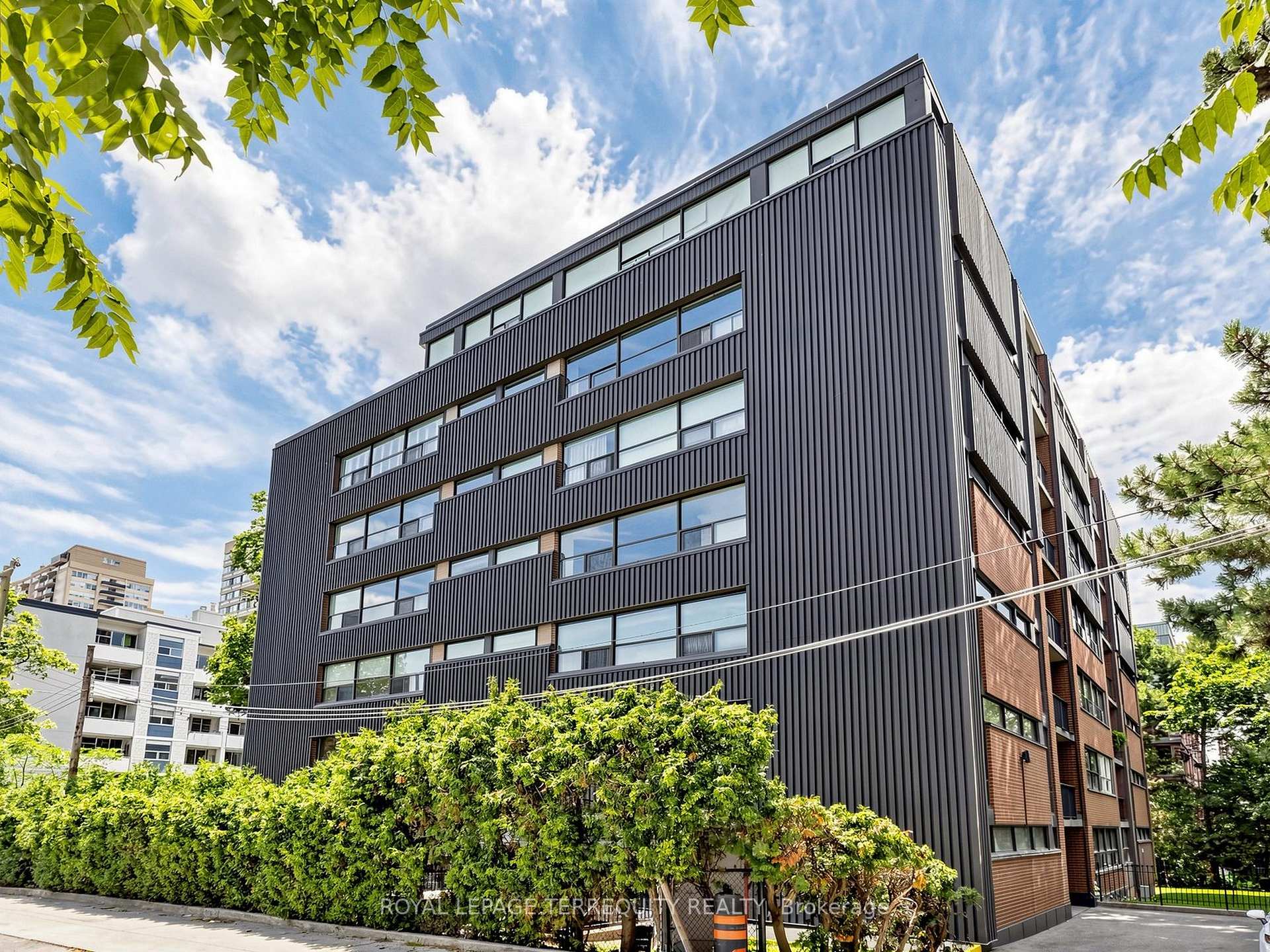 Photo 3 of Unit 402, 60 Montclair Avenue, Toronto, Forest Hill South — HOMEH