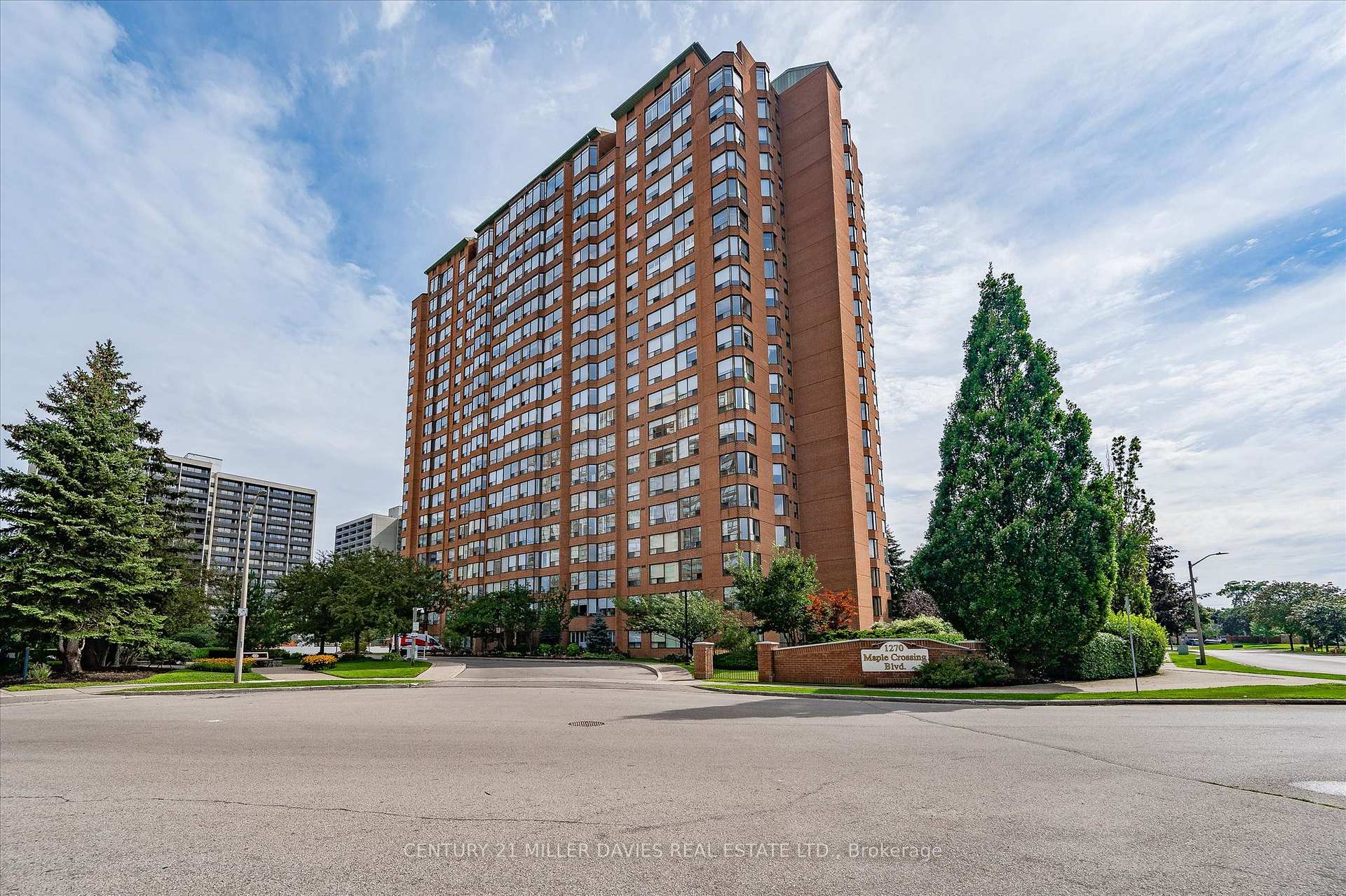Photo 2 of Unit 808, 1270 Maple Crossing Boulevard, Burlington, Brant — HOMEH
