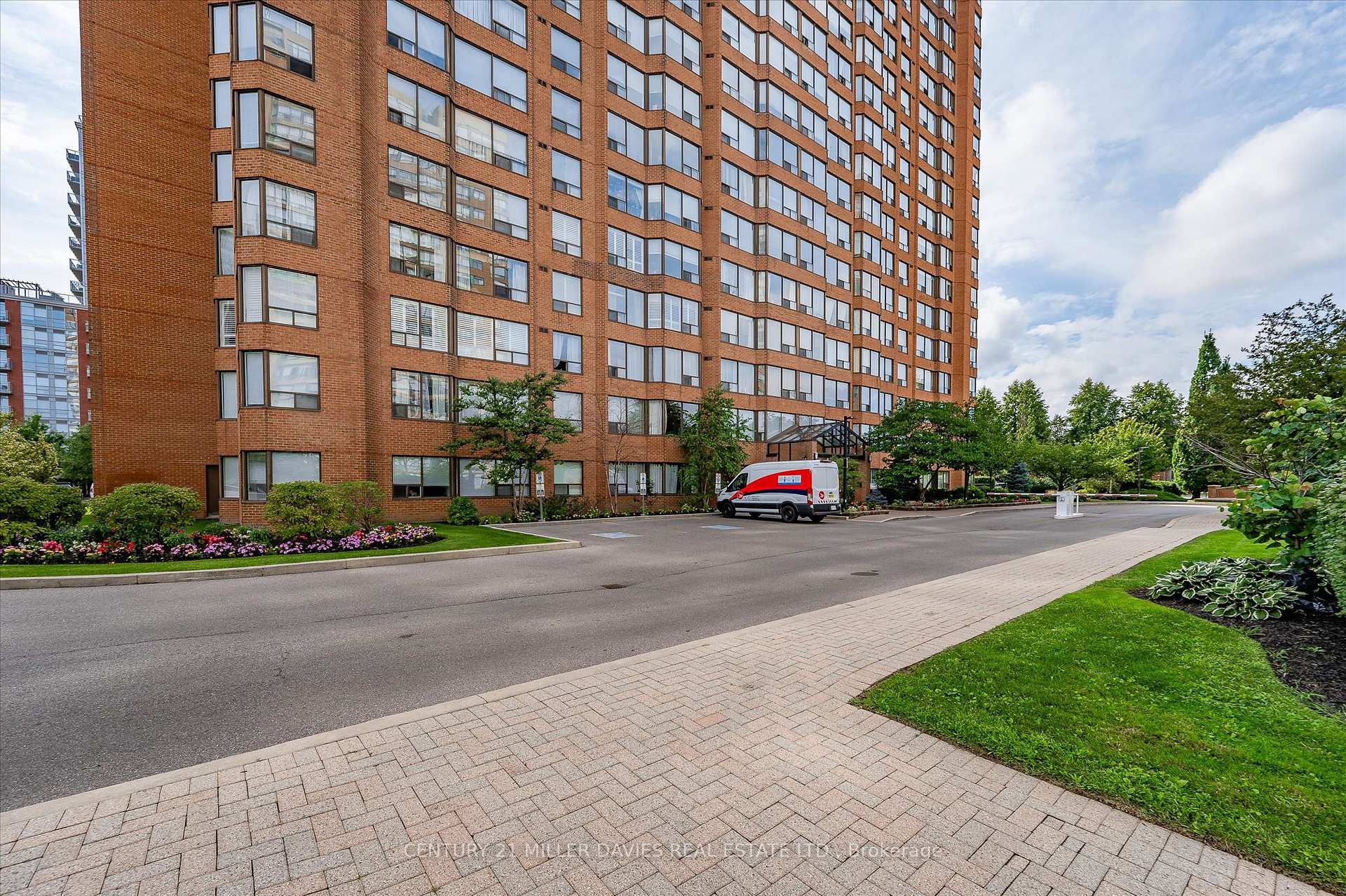 Photo 49 of Unit 808, 1270 Maple Crossing Boulevard, Burlington, Brant — HOMEH