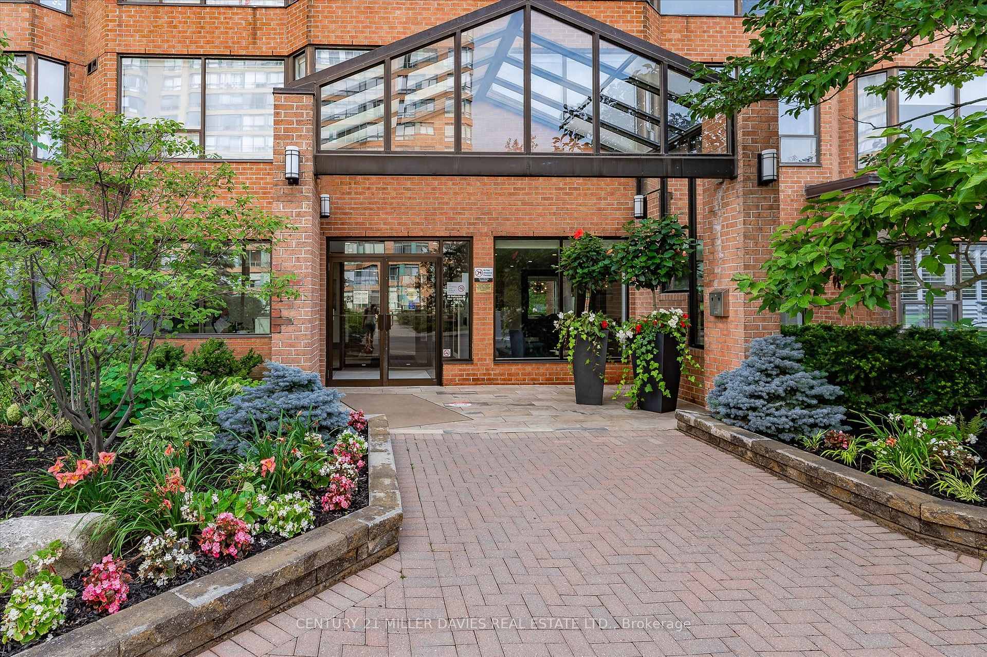 Photo 3 of Unit 808, 1270 Maple Crossing Boulevard, Burlington, Brant — HOMEH