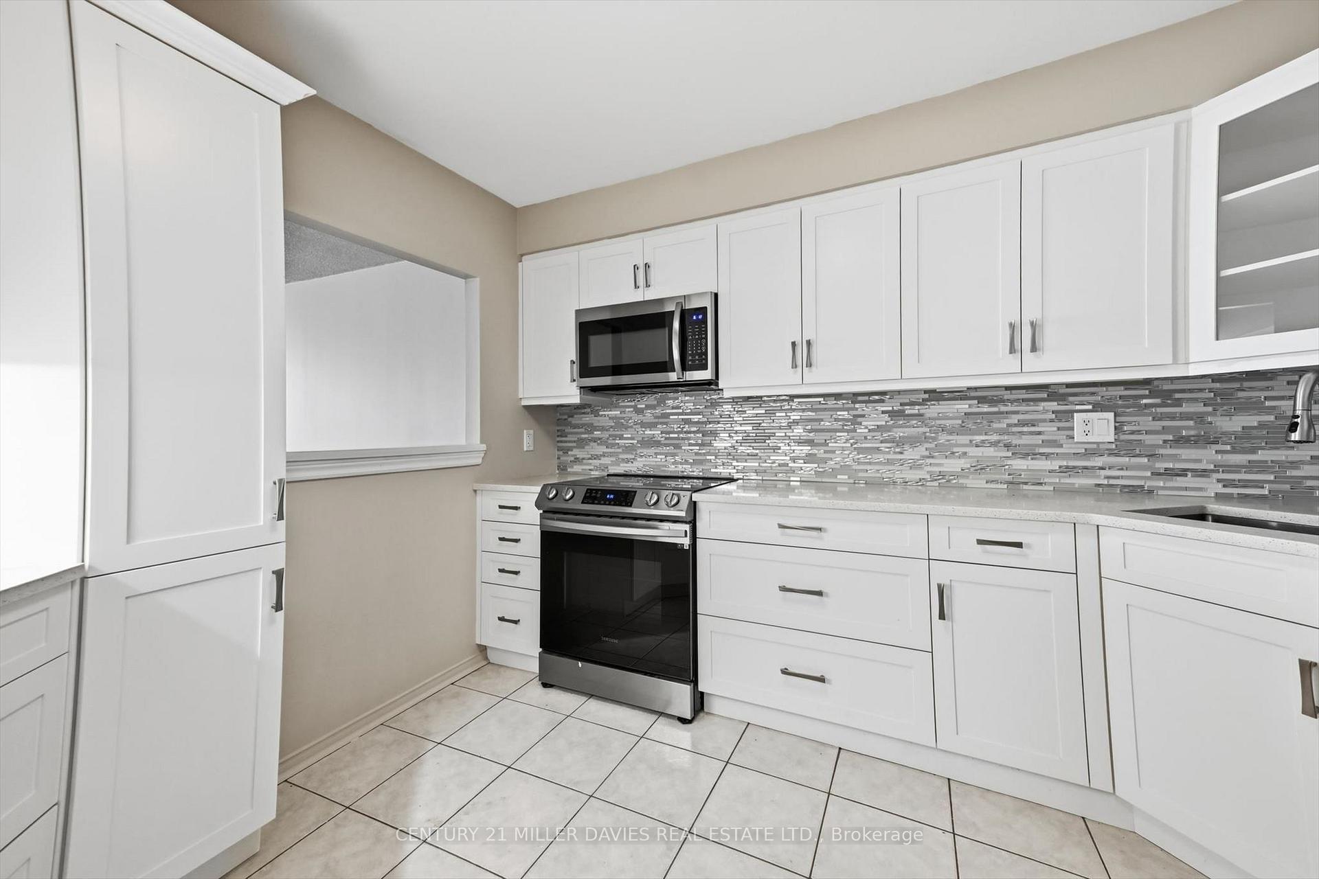 Photo 6 of Unit 808, 1270 Maple Crossing Boulevard, Burlington, Brant — HOMEH