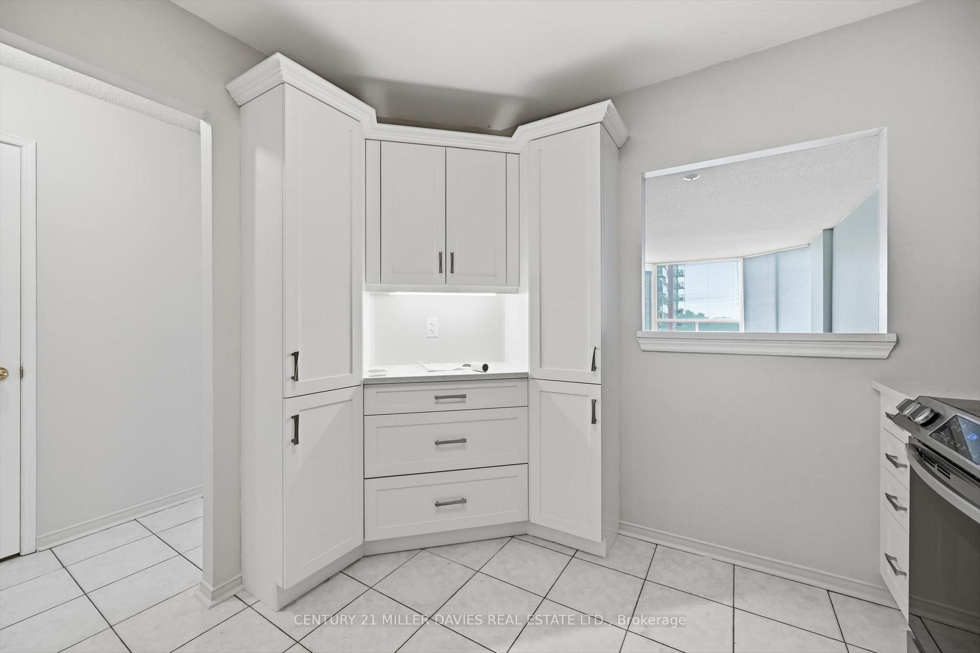 Photo 7 of Unit 808, 1270 Maple Crossing Boulevard, Burlington, Brant — HOMEH