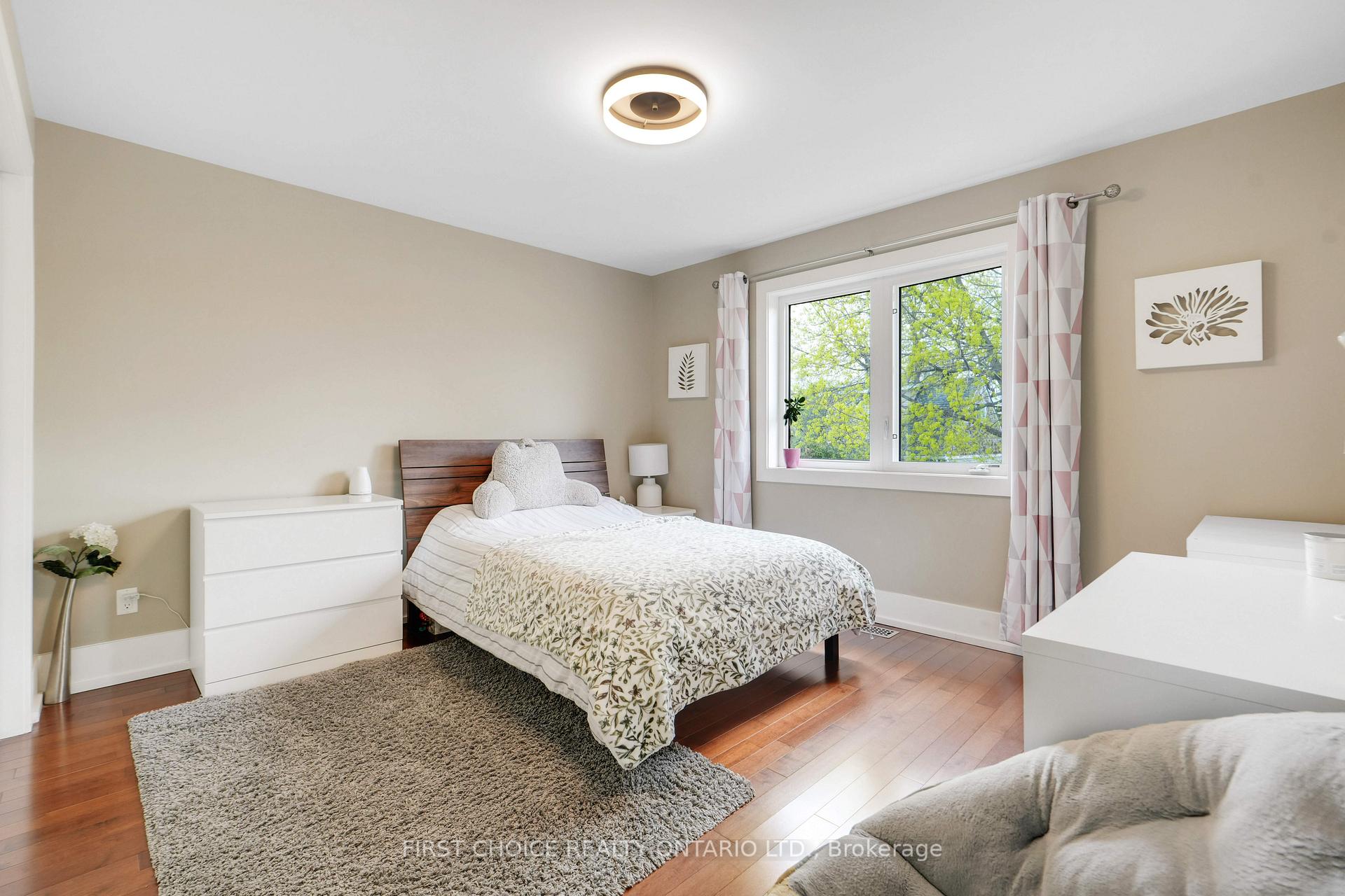 Photo 23 of 38 Withrow Avenue, Ottawa, Meadowlands/St. Claire Gardens — HOMEH