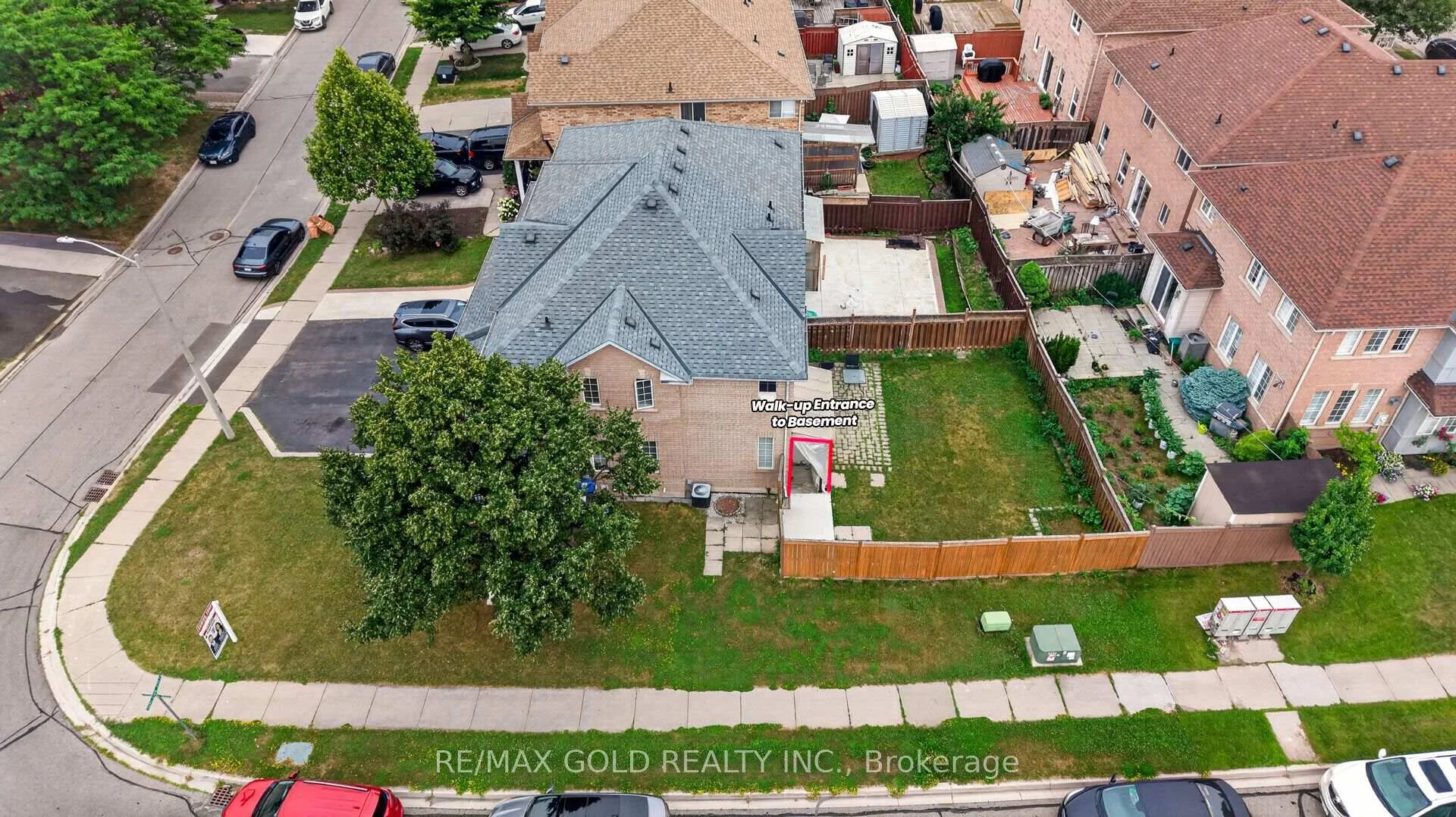 Photo 5 of 52 Junction Crescent, Brampton, Fletcher's Meadow — HOMEH