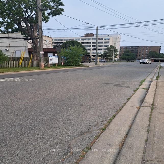 Photo 2 of 11 Centre Street, Scarborough, Scarborough Village — HOMEH