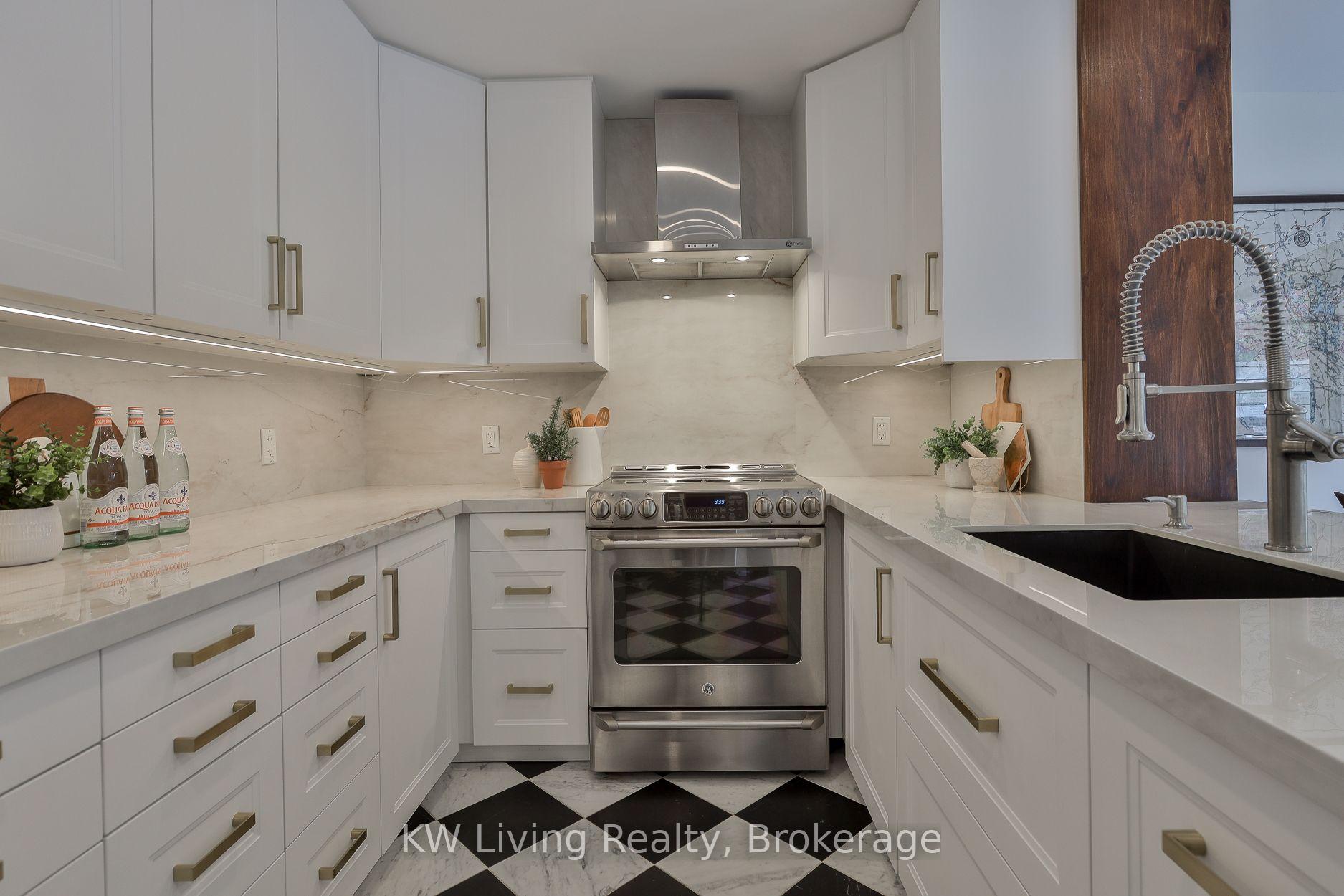 Photo 10 of 452 Davisville Avenue, Toronto, Mount Pleasant East — HOMEH