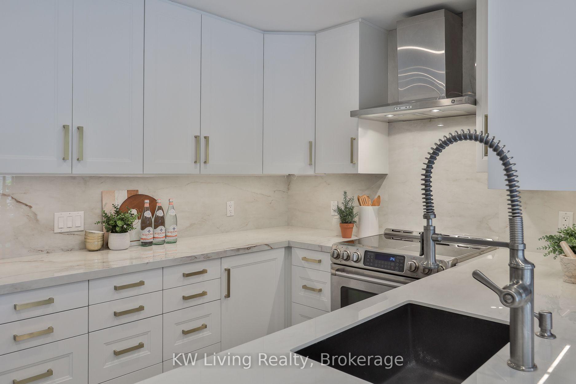 Photo 11 of 452 Davisville Avenue, Toronto, Mount Pleasant East — HOMEH