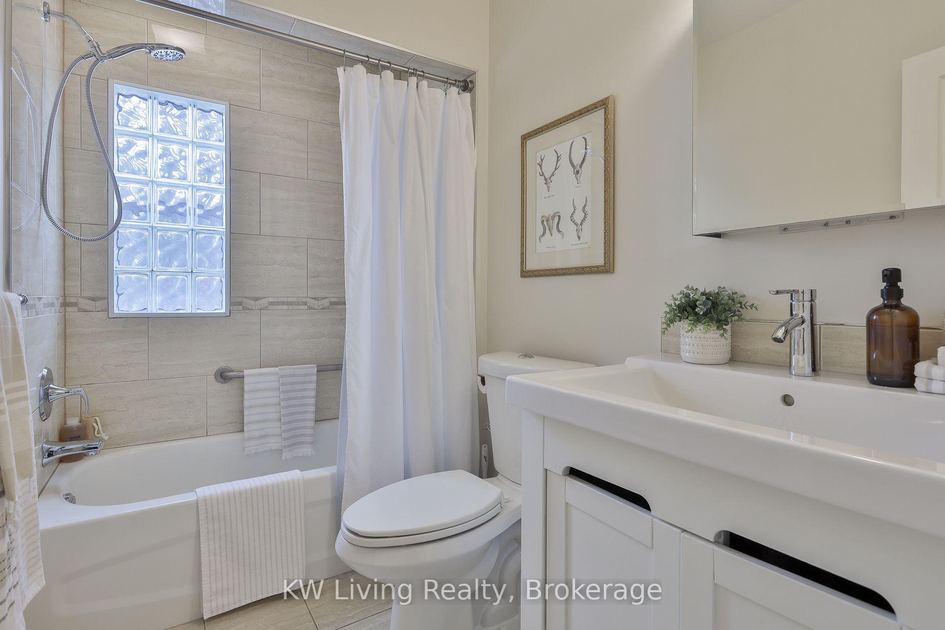 Photo 16 of 452 Davisville Avenue, Toronto, Mount Pleasant East — HOMEH