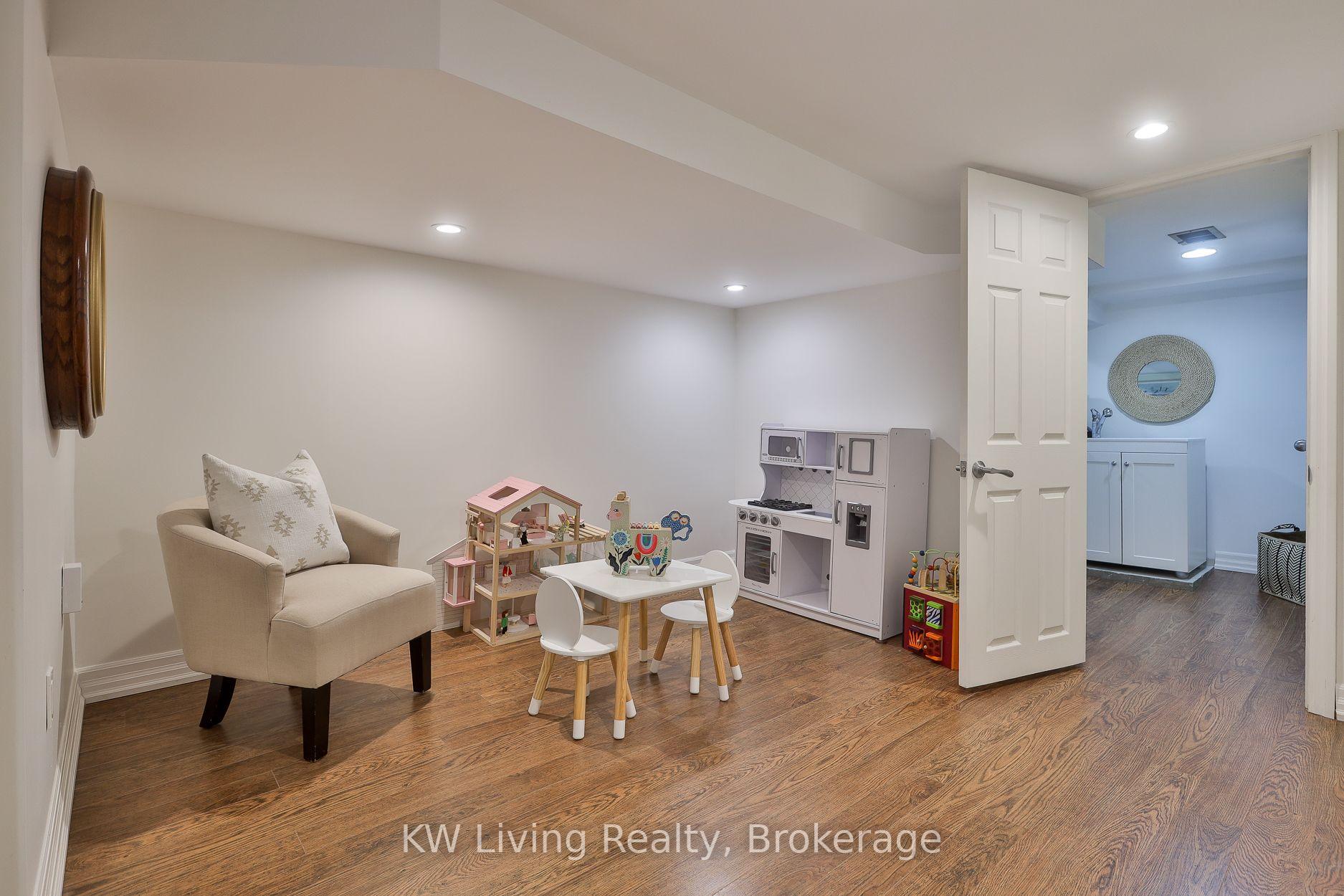 Photo 22 of 452 Davisville Avenue, Toronto, Mount Pleasant East — HOMEH