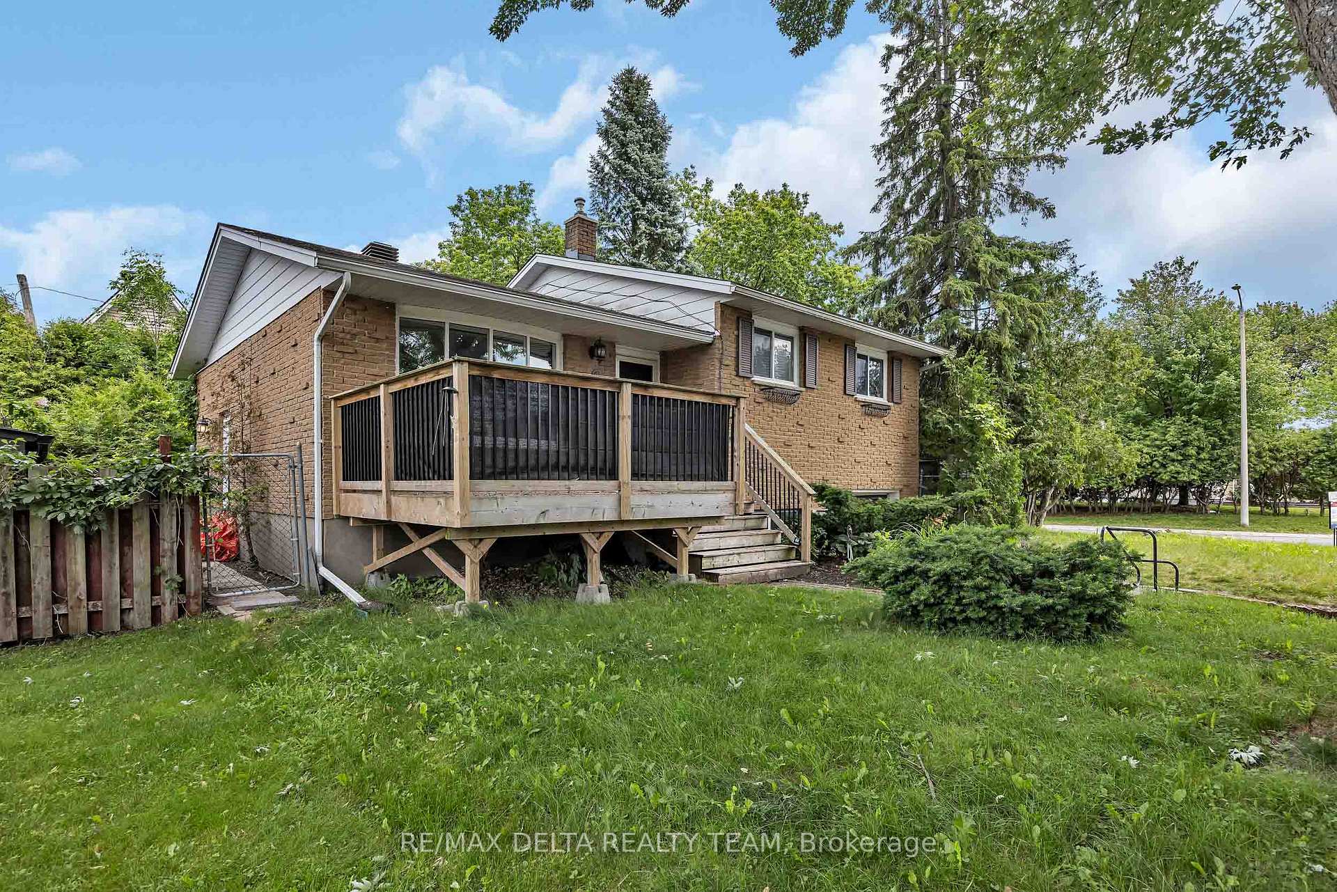 Photo 3 of 841 Balsam Drive, Ottawa, Chatelaine Village — HOMEH