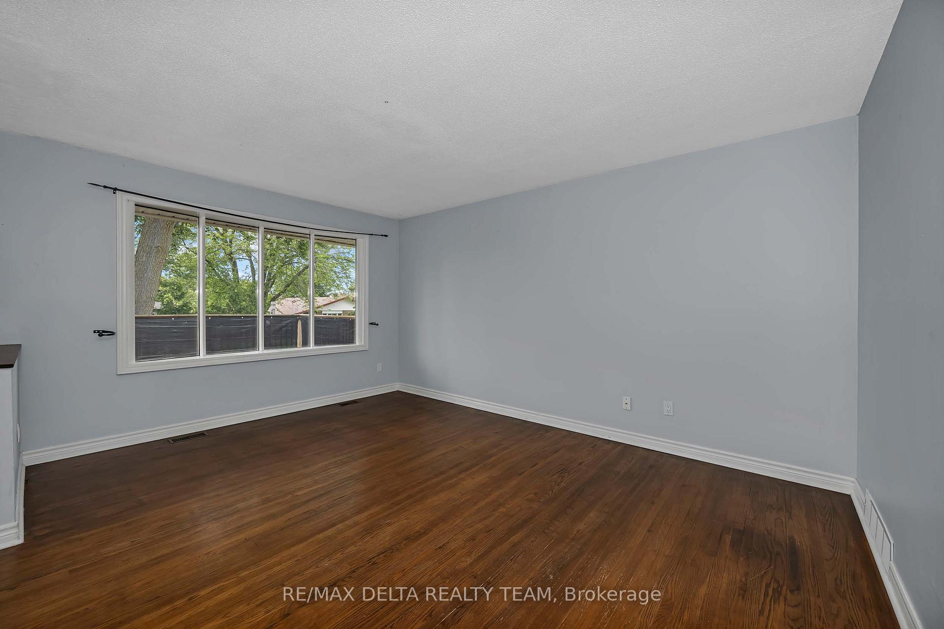 Photo 8 of 841 Balsam Drive, Ottawa, Chatelaine Village — HOMEH