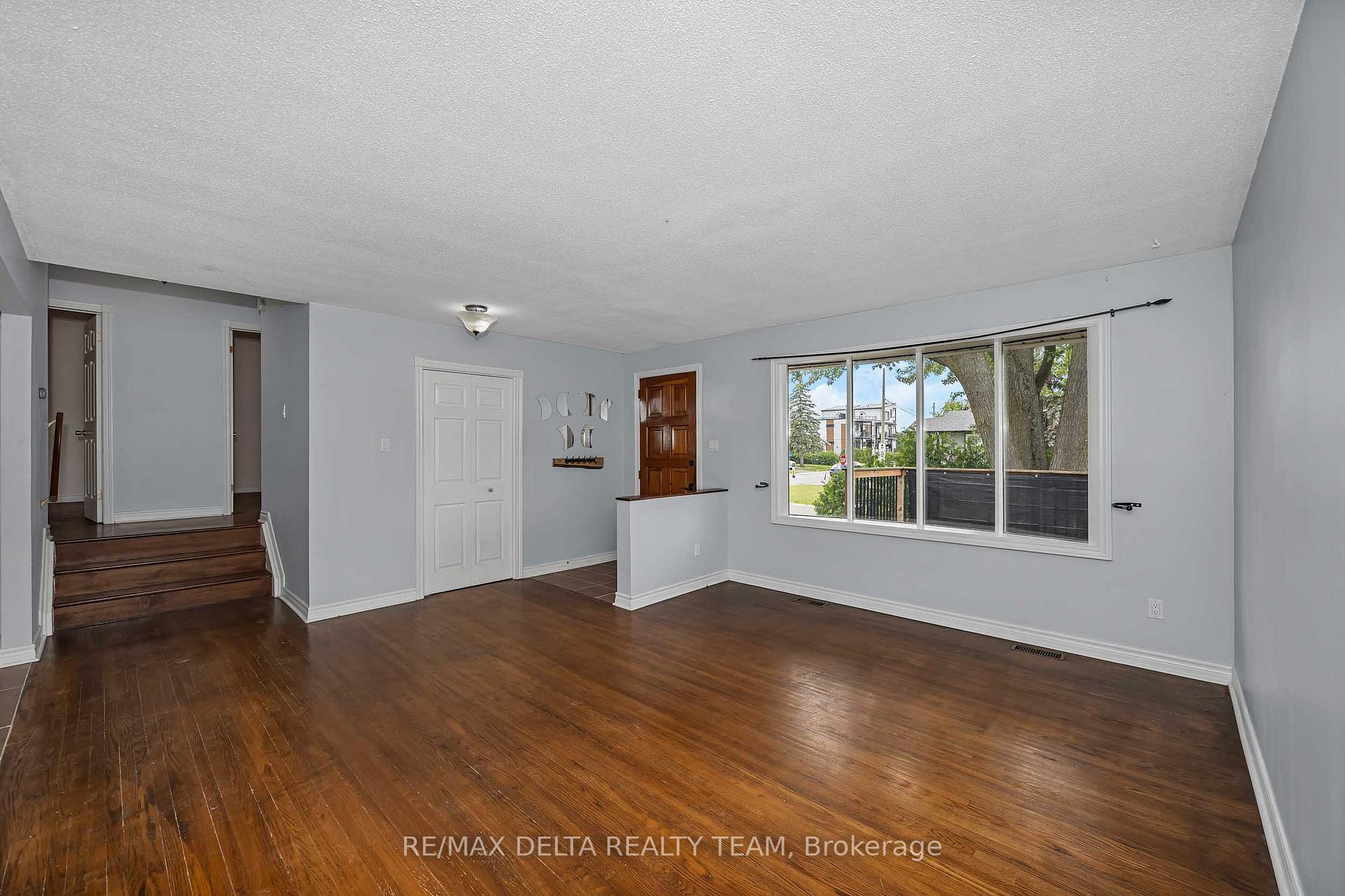 Photo 9 of 841 Balsam Drive, Ottawa, Chatelaine Village — HOMEH