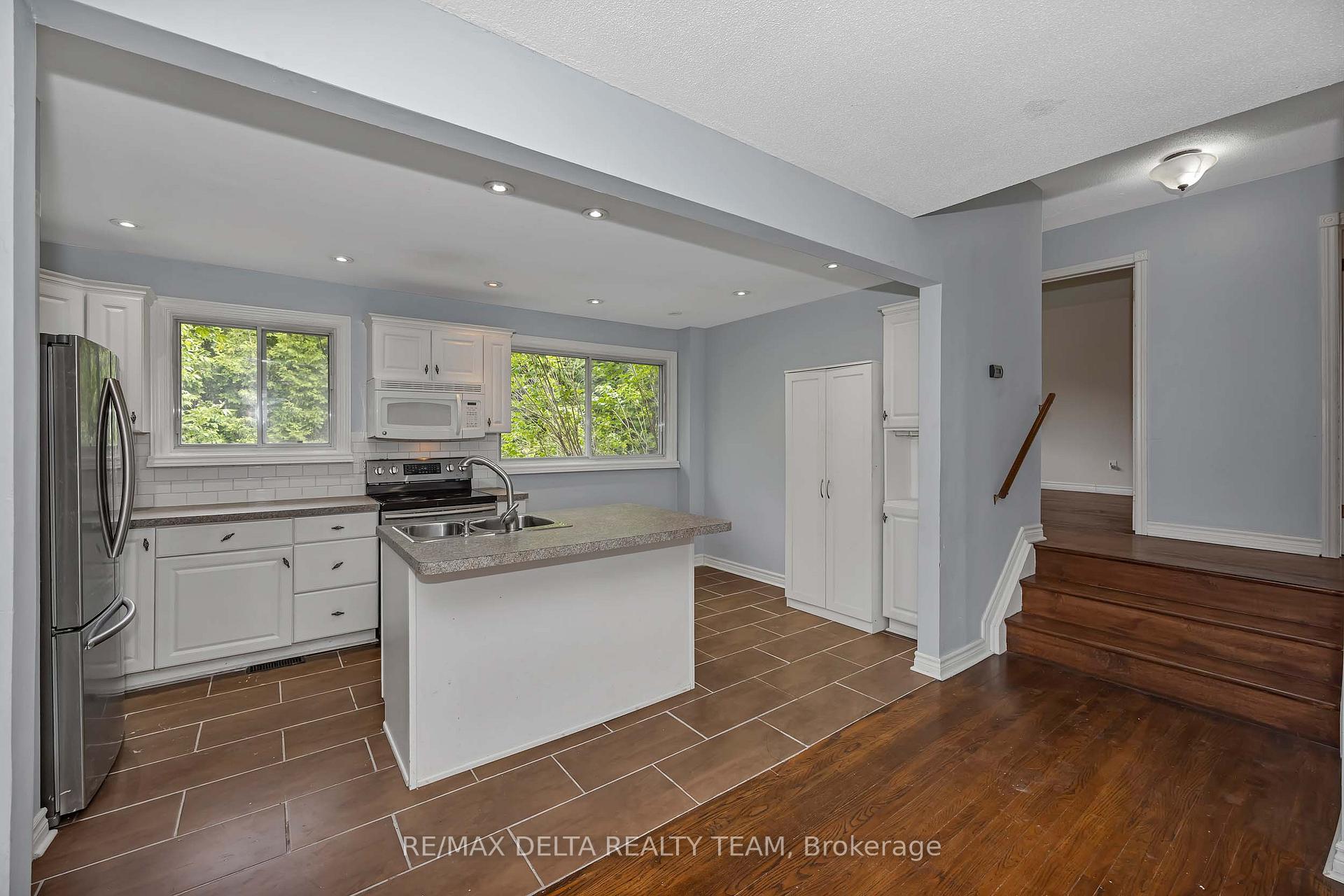 Photo 12 of 841 Balsam Drive, Ottawa, Chatelaine Village — HOMEH