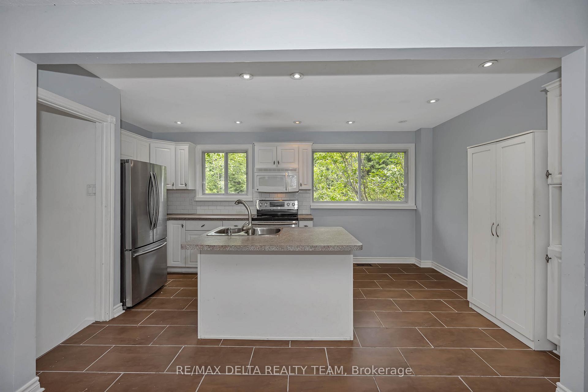 Photo 13 of 841 Balsam Drive, Ottawa, Chatelaine Village — HOMEH