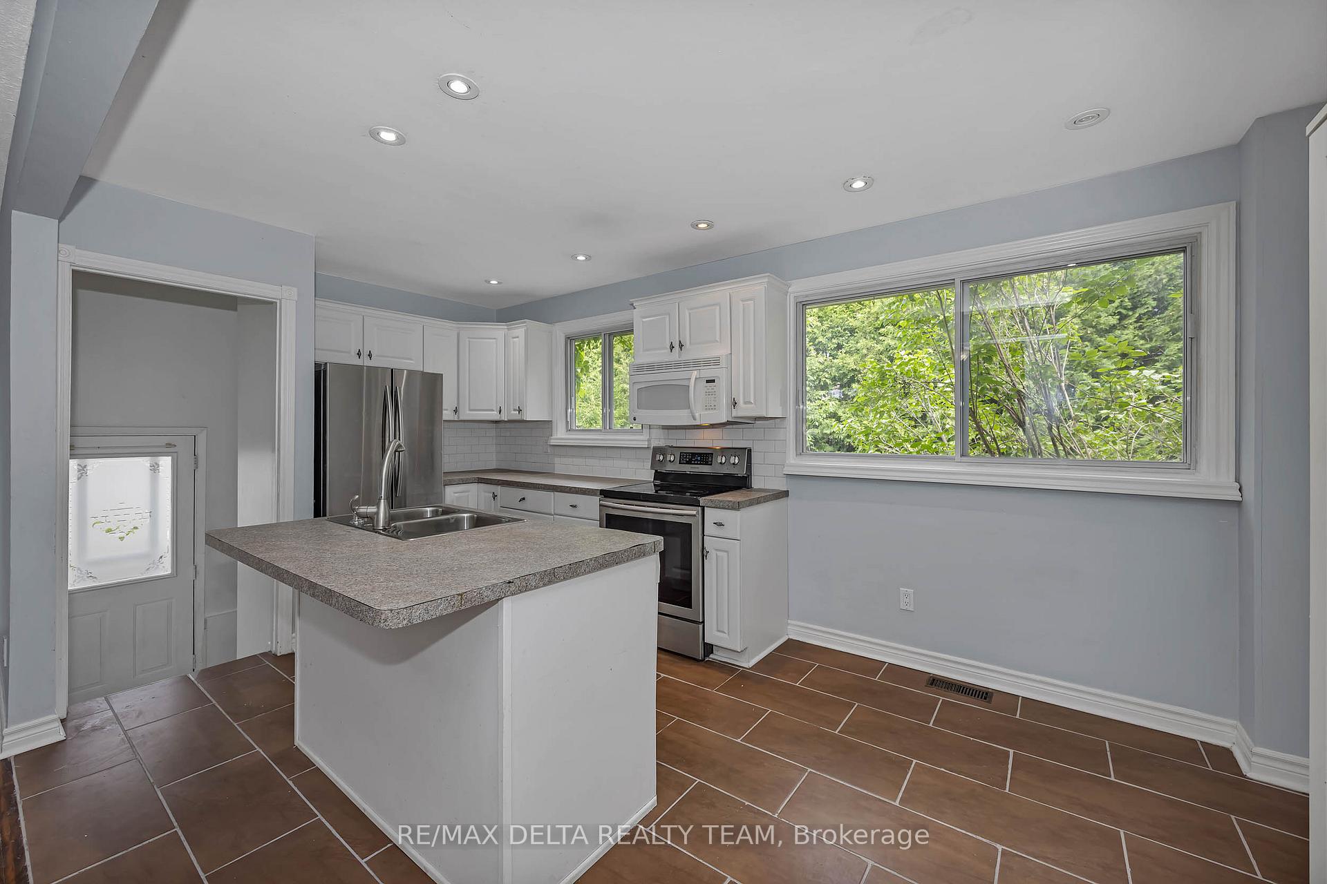 Photo 14 of 841 Balsam Drive, Ottawa, Chatelaine Village — HOMEH
