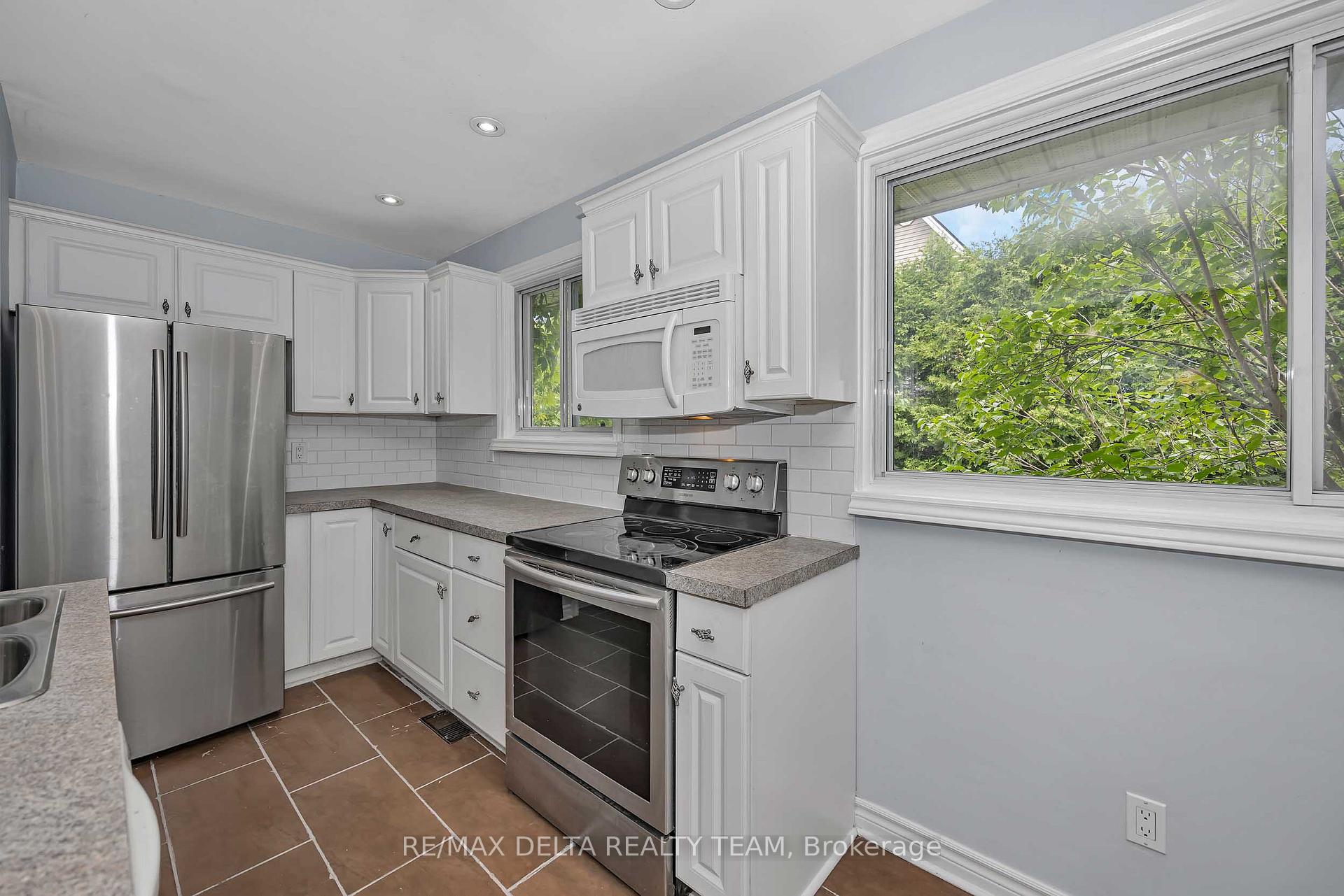 Photo 15 of 841 Balsam Drive, Ottawa, Chatelaine Village — HOMEH