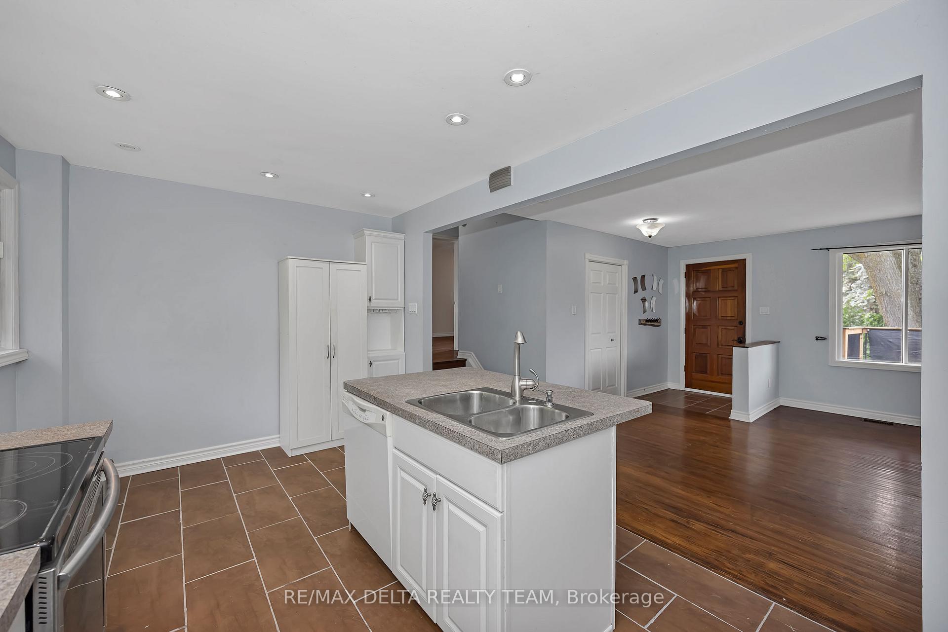 Photo 16 of 841 Balsam Drive, Ottawa, Chatelaine Village — HOMEH