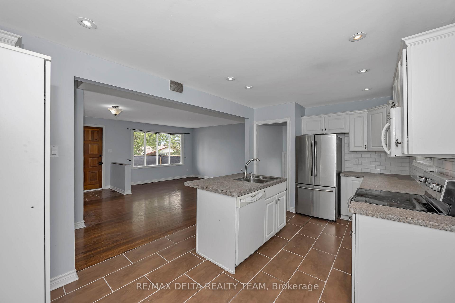 Photo 17 of 841 Balsam Drive, Ottawa, Chatelaine Village — HOMEH