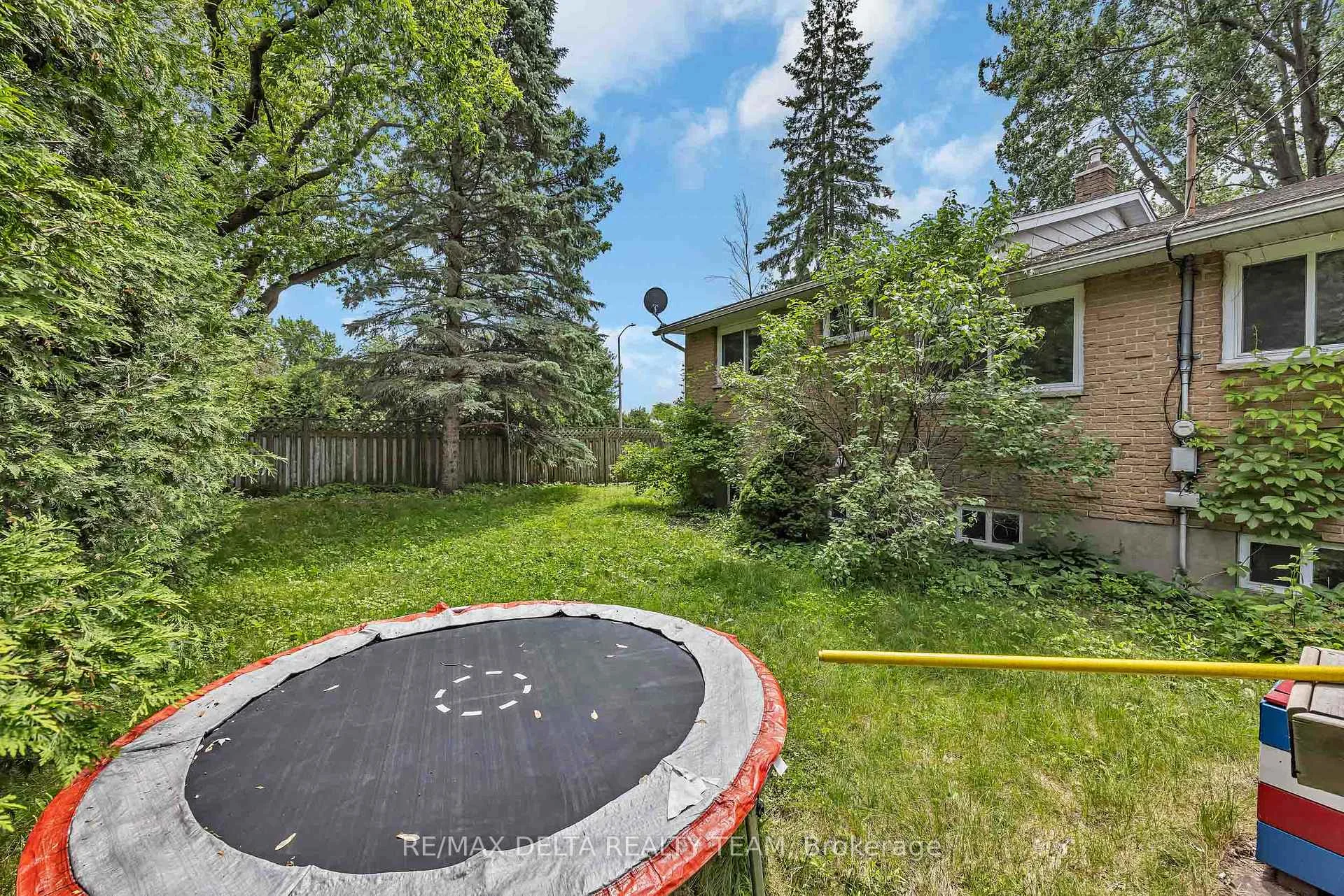 Photo 37 of 841 Balsam Drive, Ottawa, Chatelaine Village — HOMEH