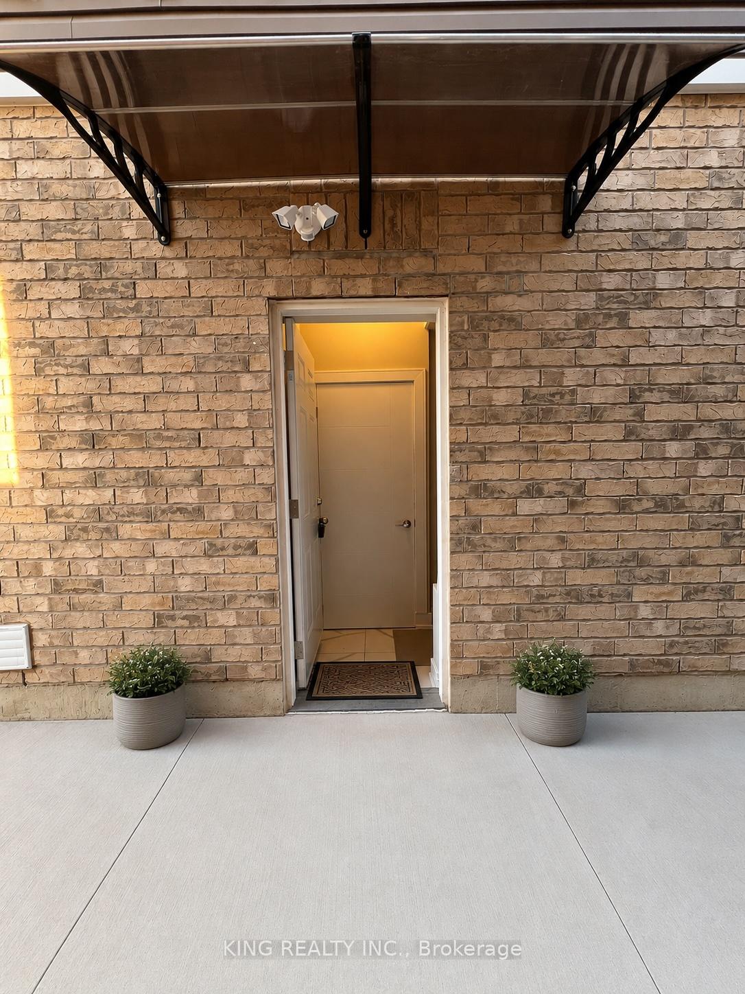 Photo 2 of Unit Lower, 349 Grovehill Crescent, Kitchener, Trussler — HOMEH