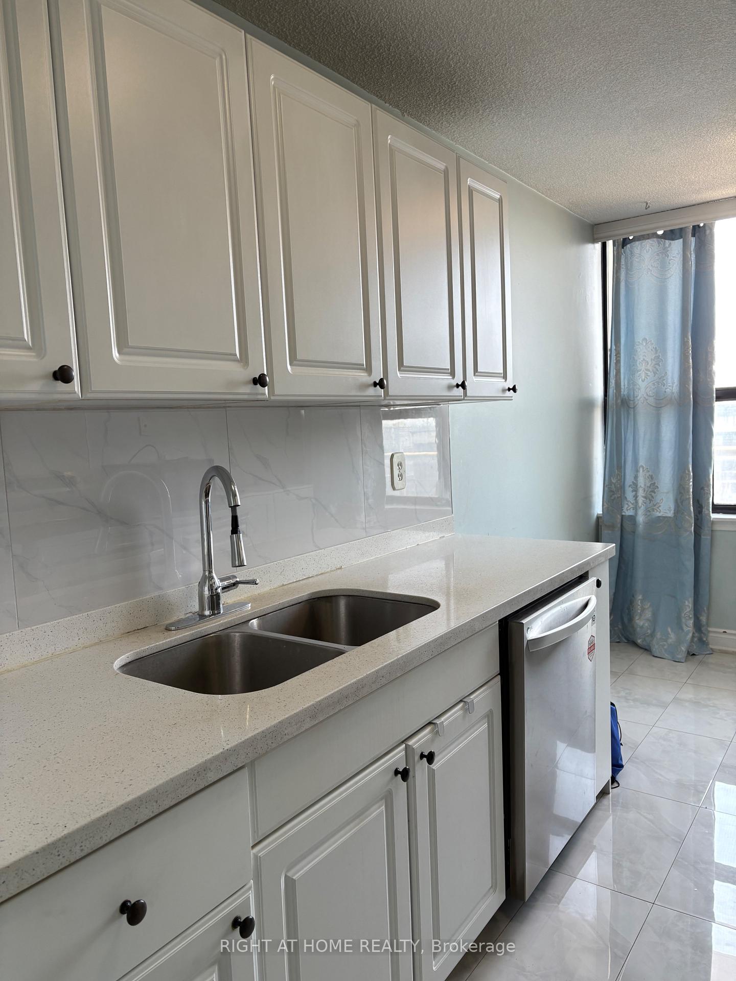 Photo 14 of Unit 2106, 4 Kings Cross Road, Brampton, Queen Street Corridor — HOMEH