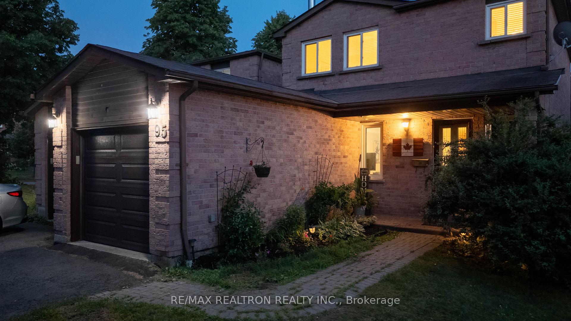 Photo 2 of 95 Chalmers Crescent, Ajax, Central — HOMEH
