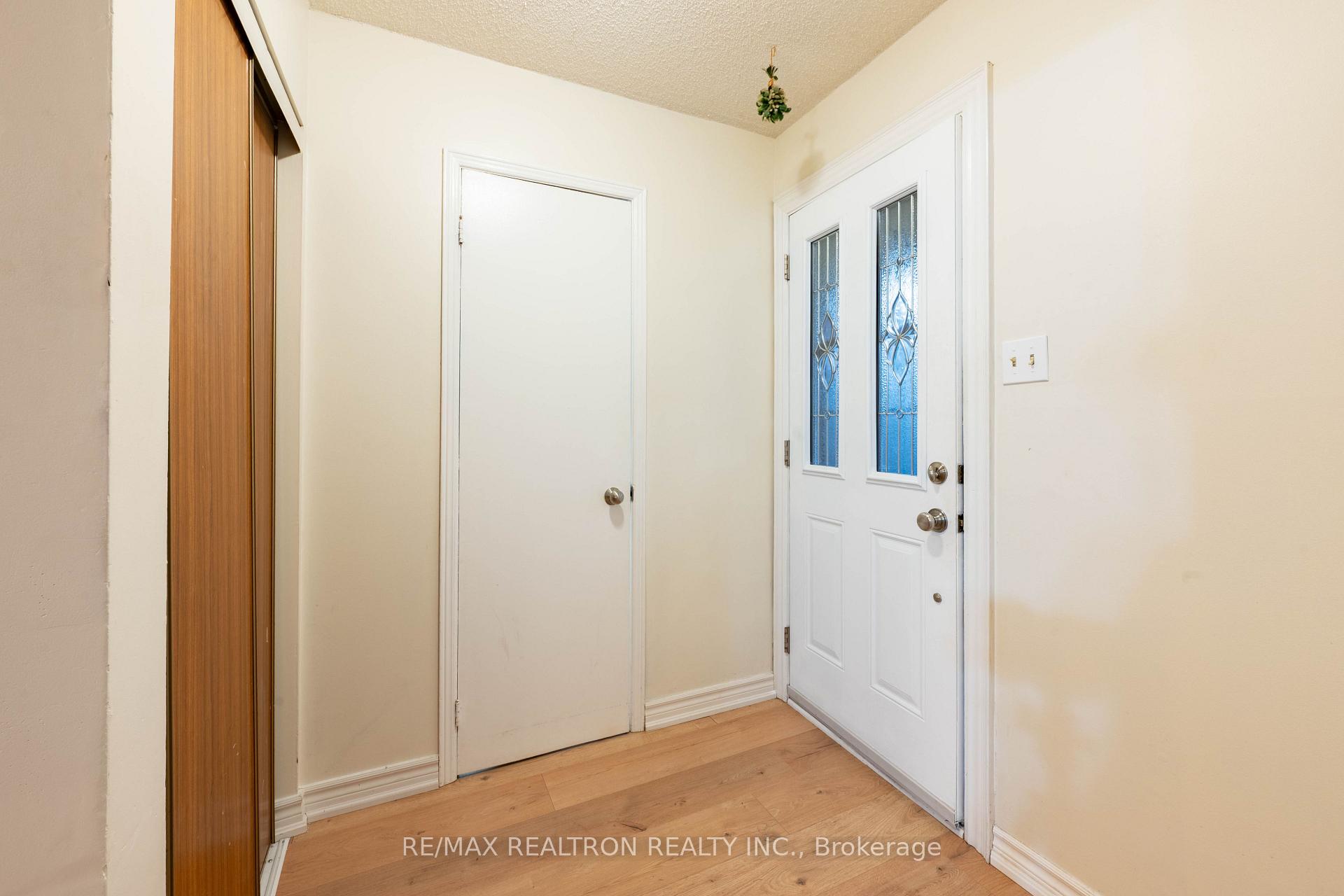 Photo 3 of 95 Chalmers Crescent, Ajax, Central — HOMEH