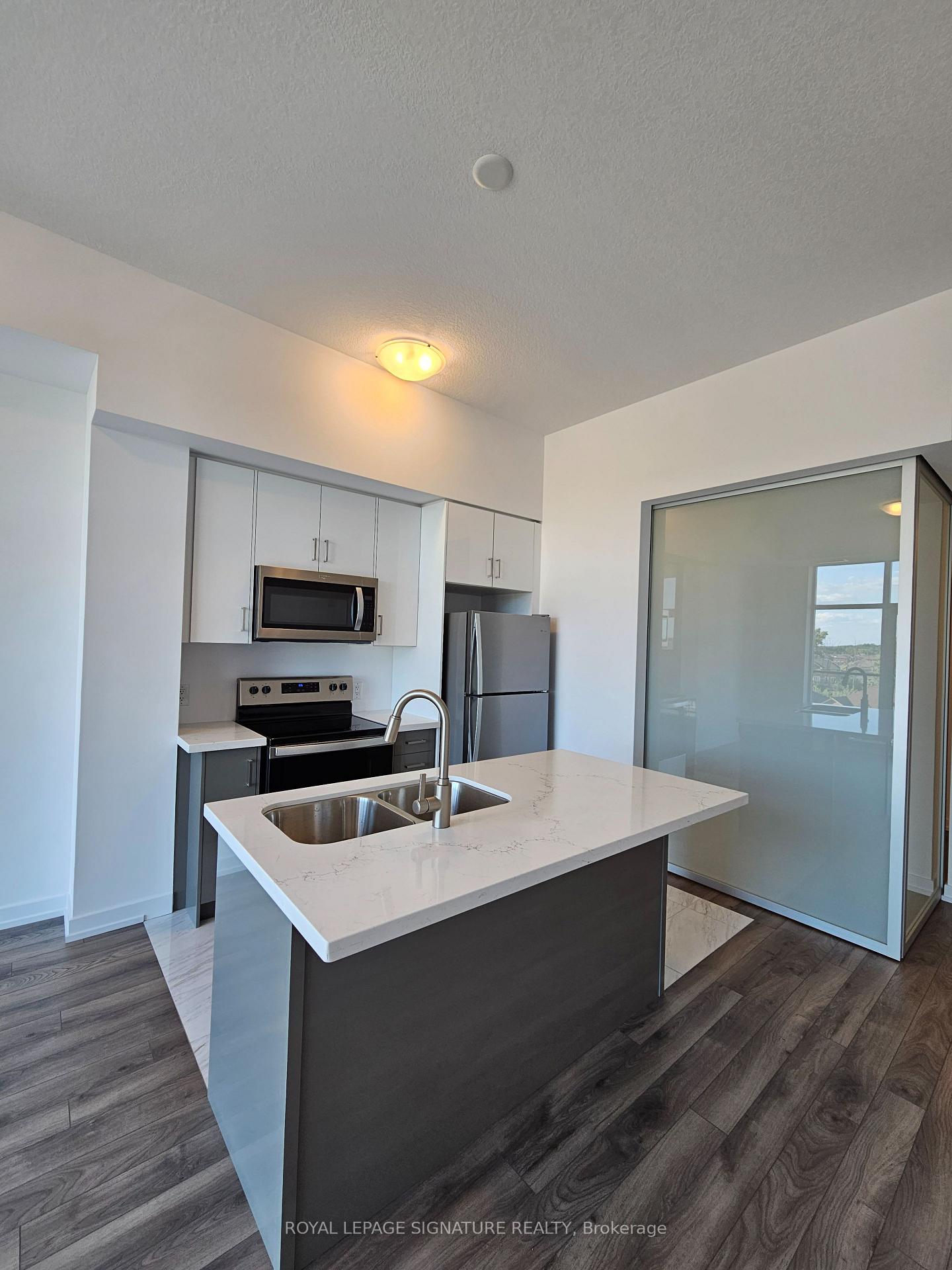 Photo 4 of Unit 512, 460 Dundas Street E, Hamilton, Waterdown — HOMEH