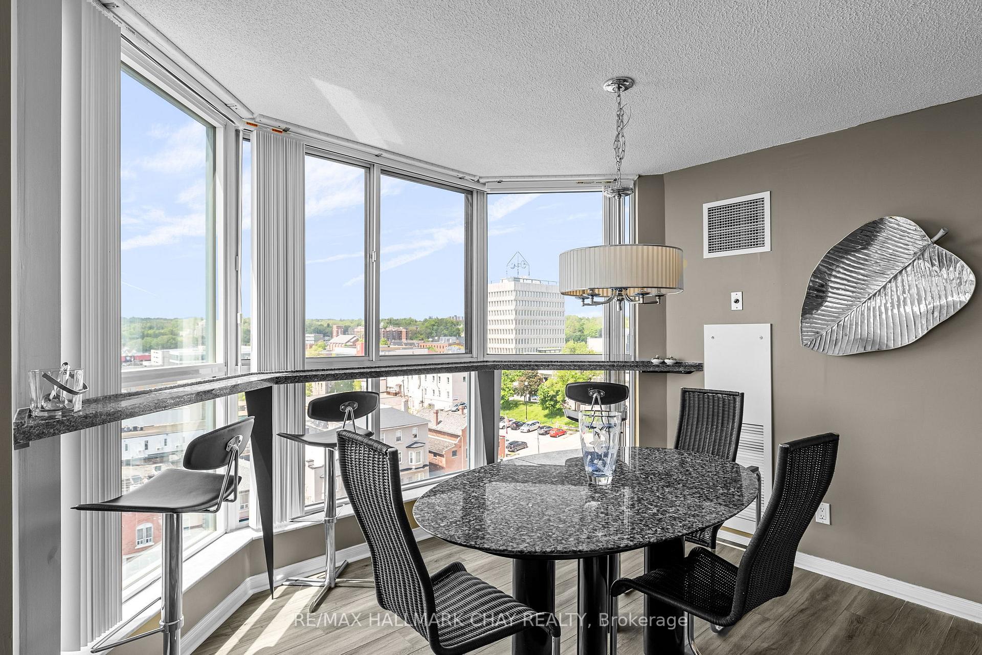 Photo 9 of Unit 906, 140 Dunlop Street E, Barrie, City Centre — HOMEH