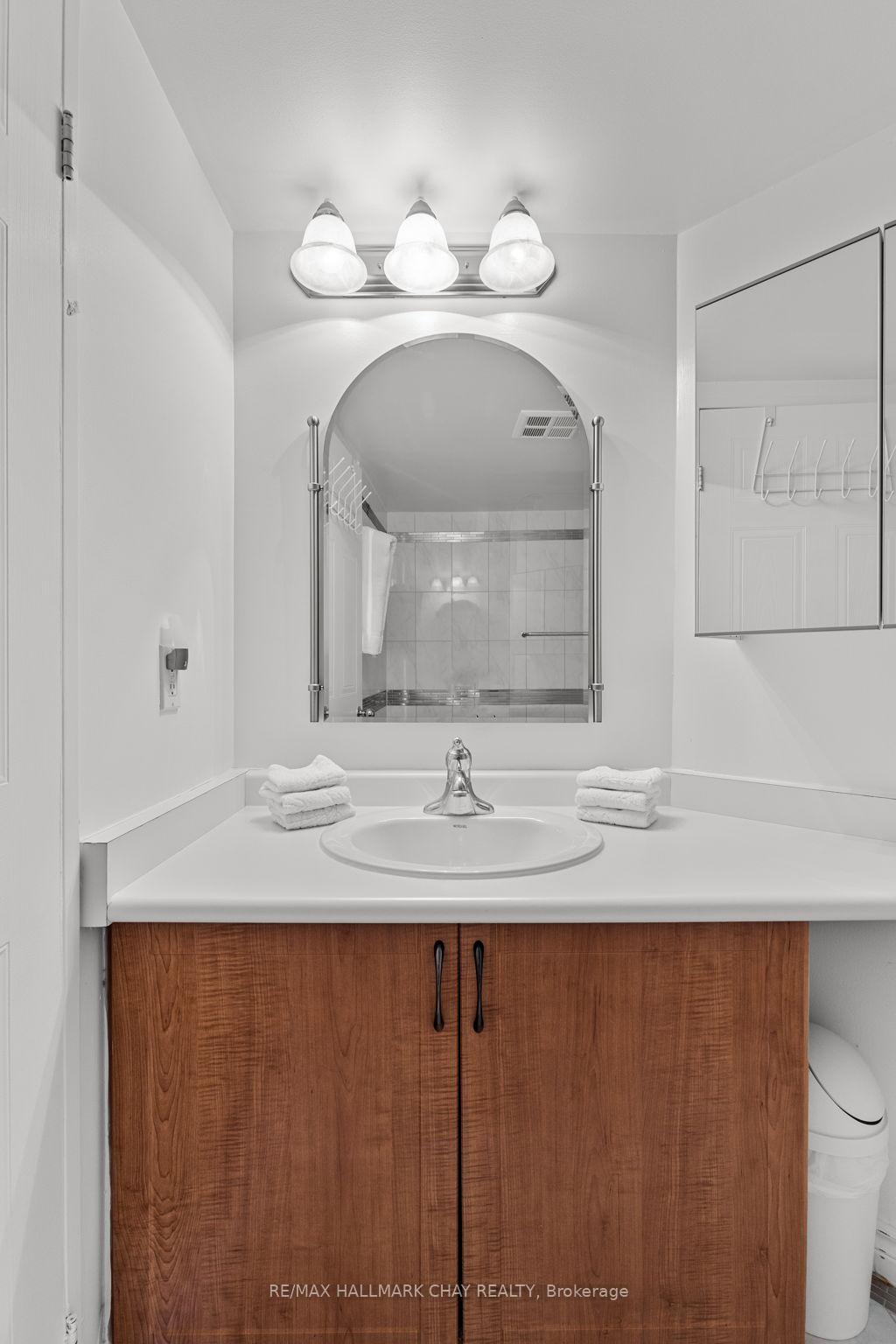 Photo 17 of Unit 906, 140 Dunlop Street E, Barrie, City Centre — HOMEH