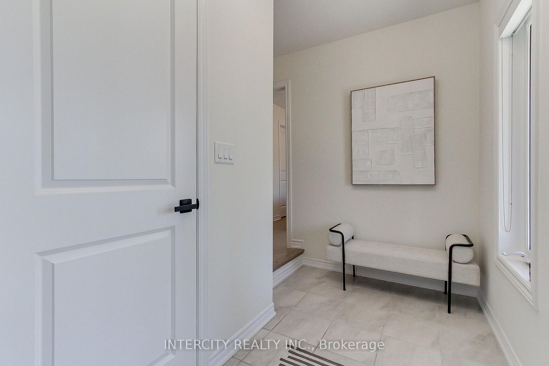 Photo 11 of 130 Blick Crescent, Aurora, Bayview Northeast — HOMEH