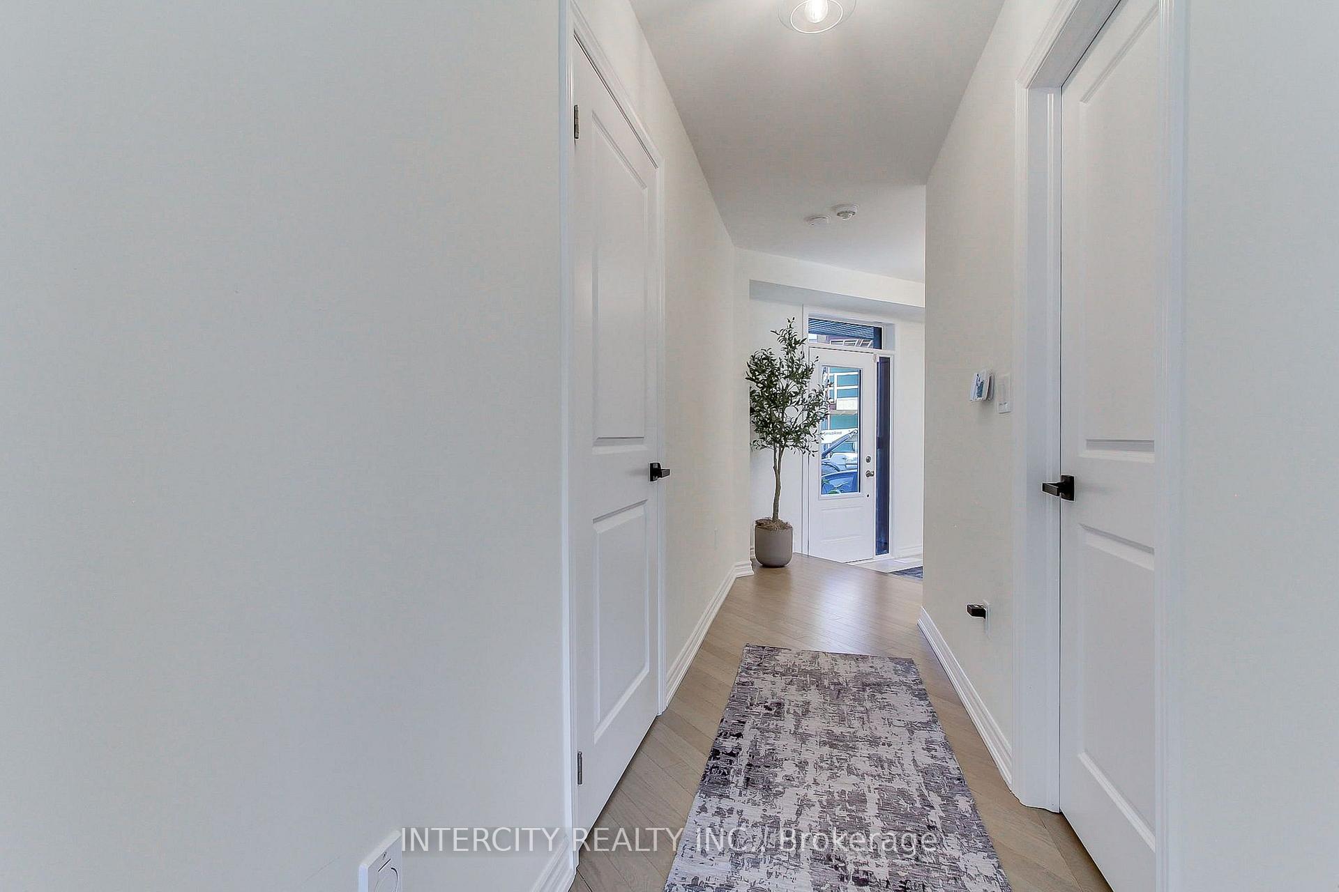 Photo 9 of 130 Blick Crescent, Aurora, Bayview Northeast — HOMEH