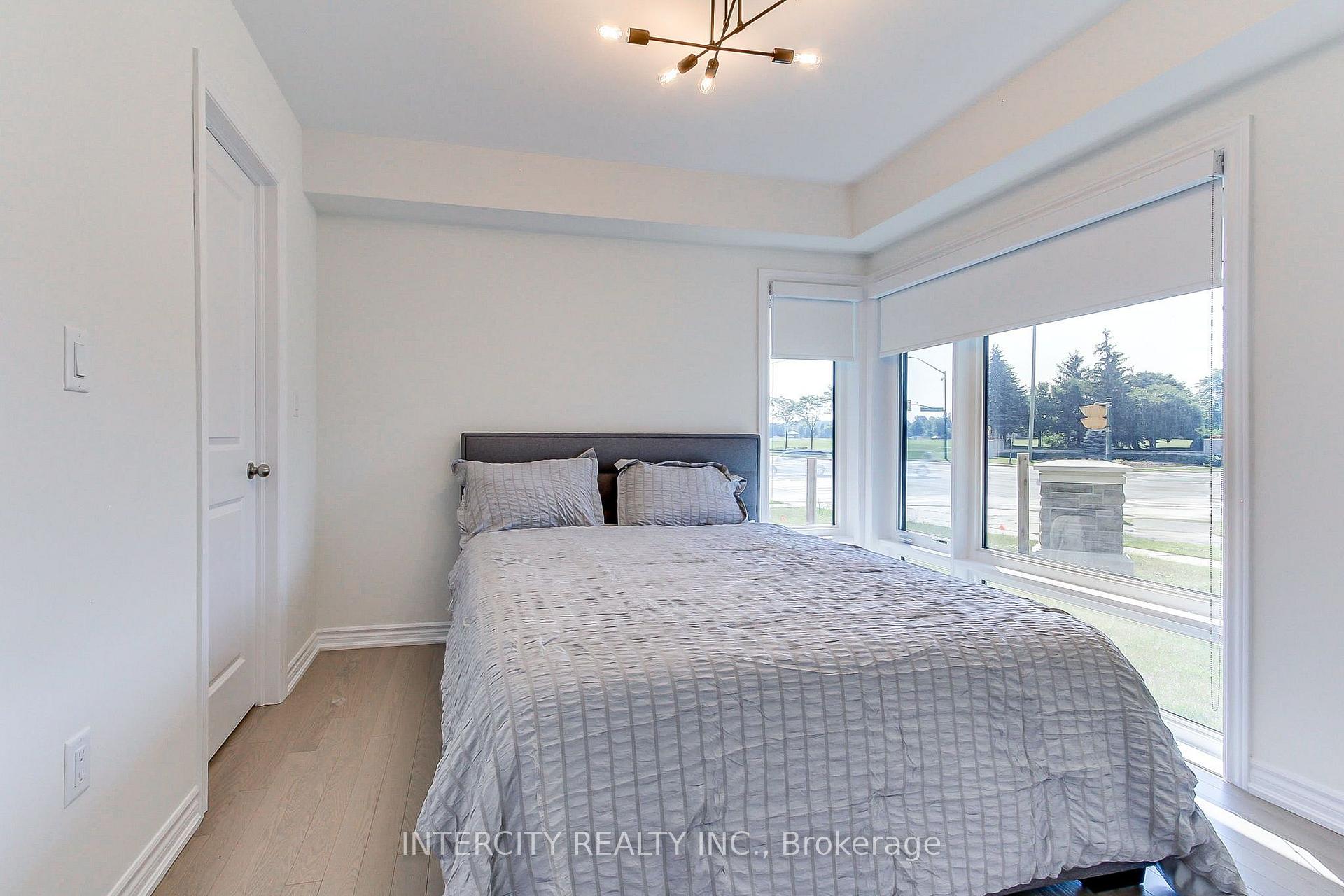 Photo 12 of 130 Blick Crescent, Aurora, Bayview Northeast — HOMEH