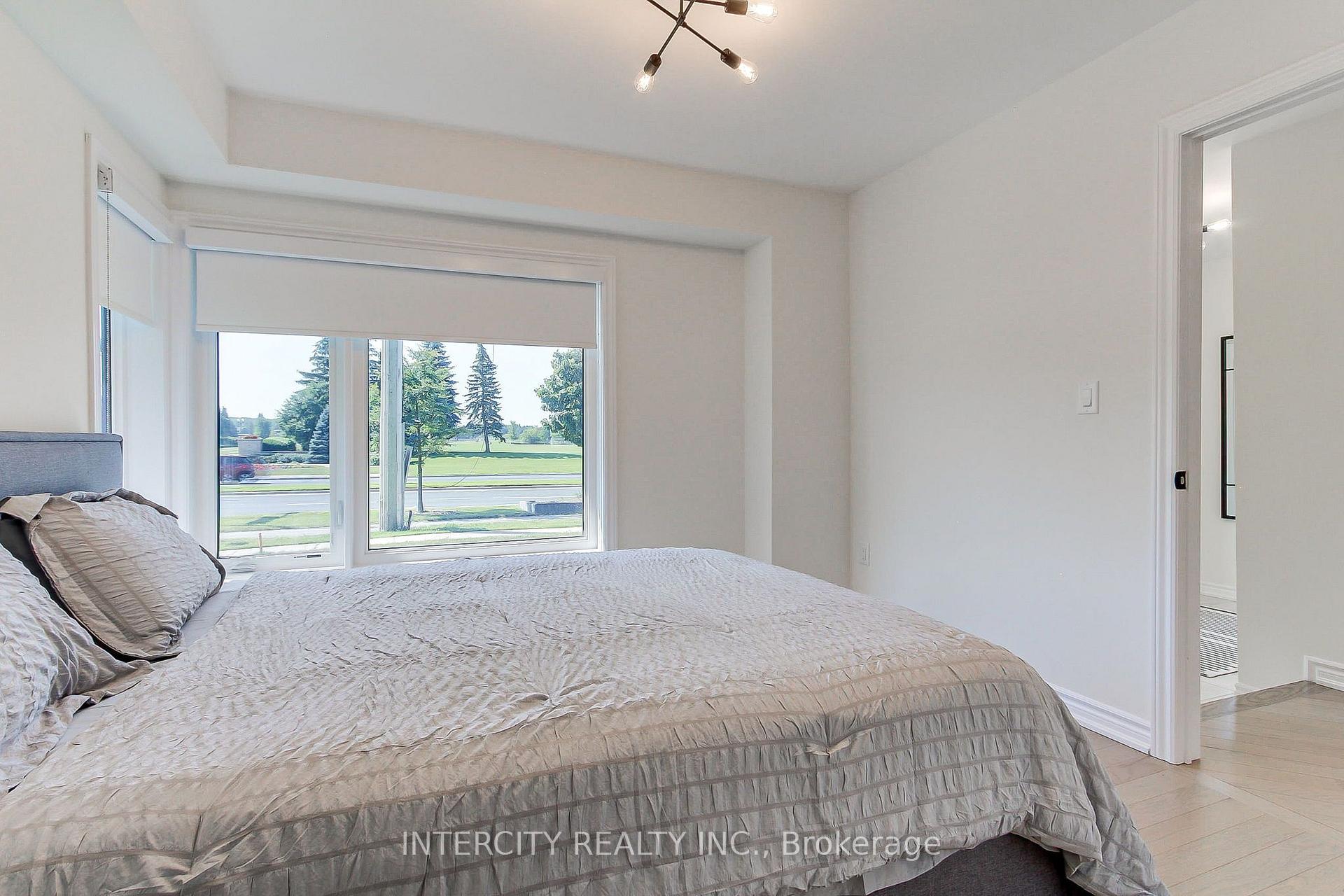 Photo 13 of 130 Blick Crescent, Aurora, Bayview Northeast — HOMEH