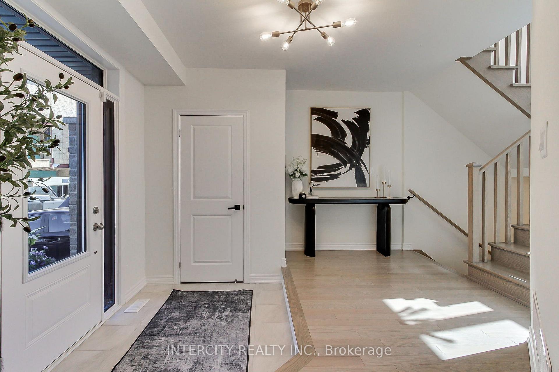 Photo 5 of 130 Blick Crescent, Aurora, Bayview Northeast — HOMEH