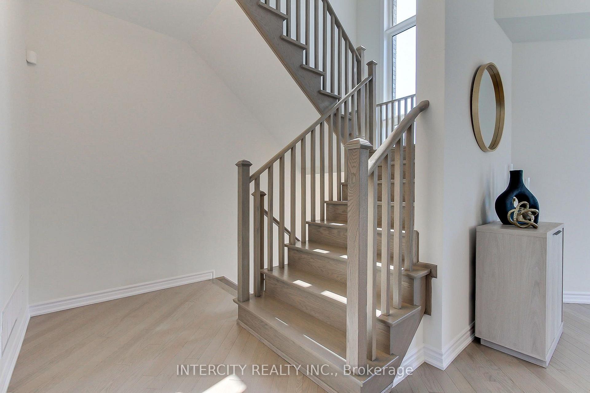 Photo 15 of 130 Blick Crescent, Aurora, Bayview Northeast — HOMEH