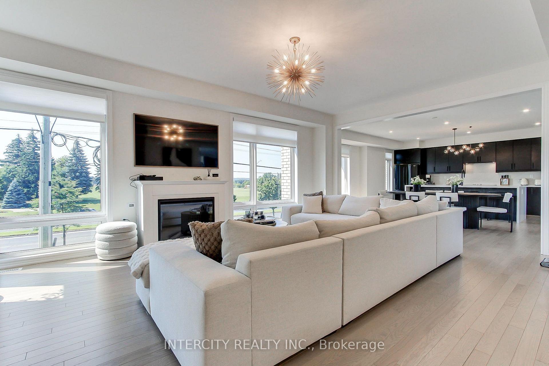 Photo 16 of 130 Blick Crescent, Aurora, Bayview Northeast — HOMEH