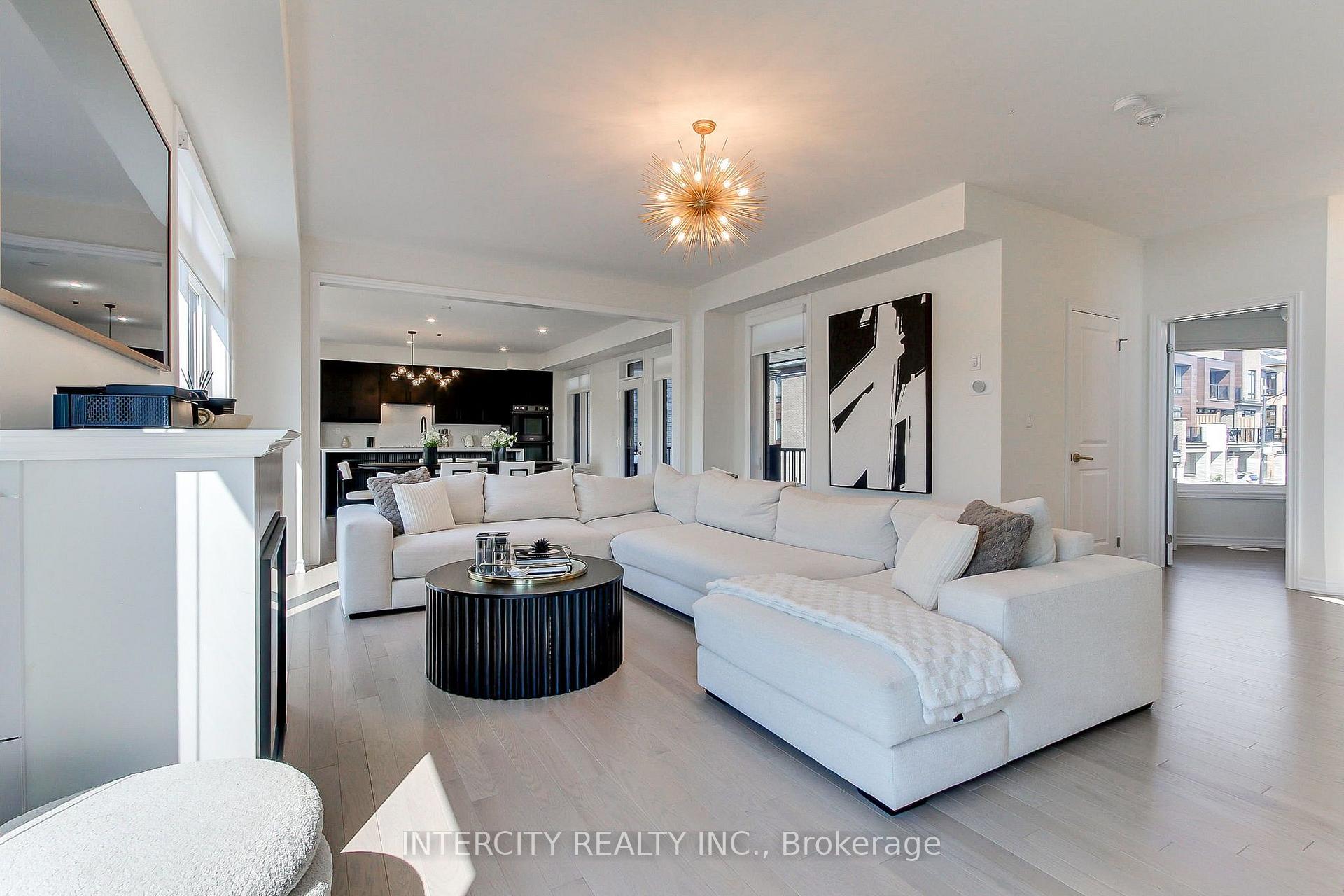 Photo 17 of 130 Blick Crescent, Aurora, Bayview Northeast — HOMEH