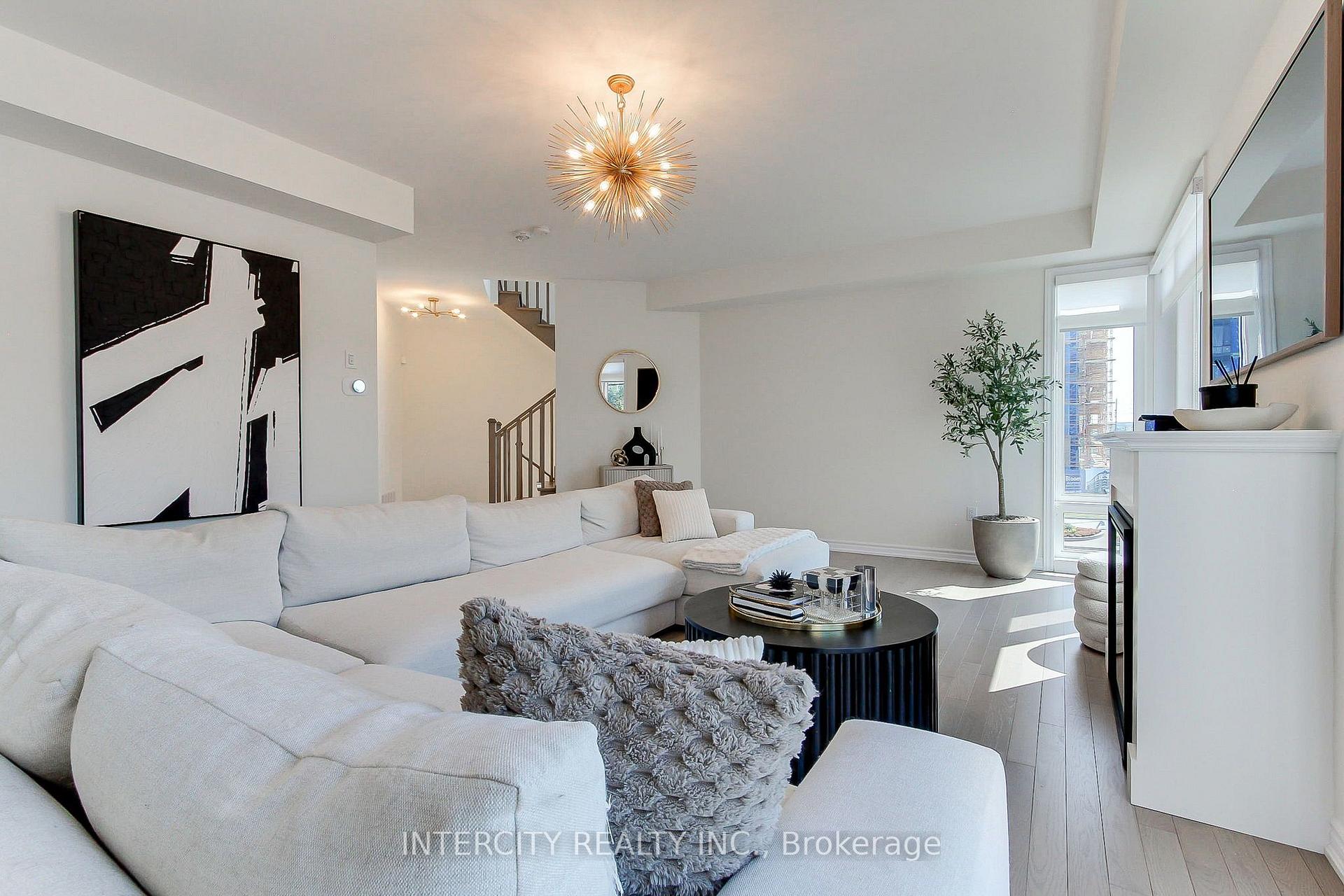 Photo 18 of 130 Blick Crescent, Aurora, Bayview Northeast — HOMEH