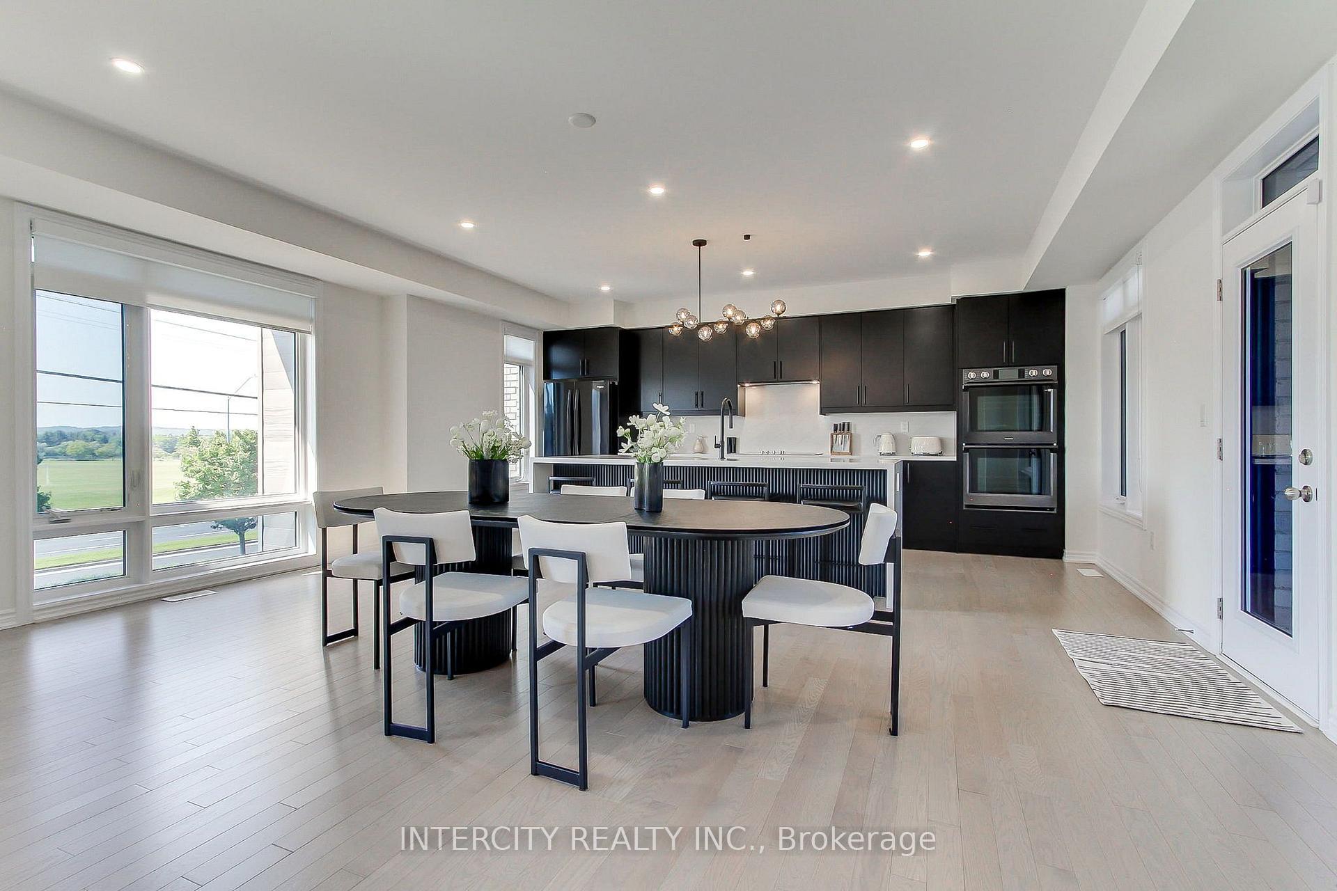 Photo 24 of 130 Blick Crescent, Aurora, Bayview Northeast — HOMEH