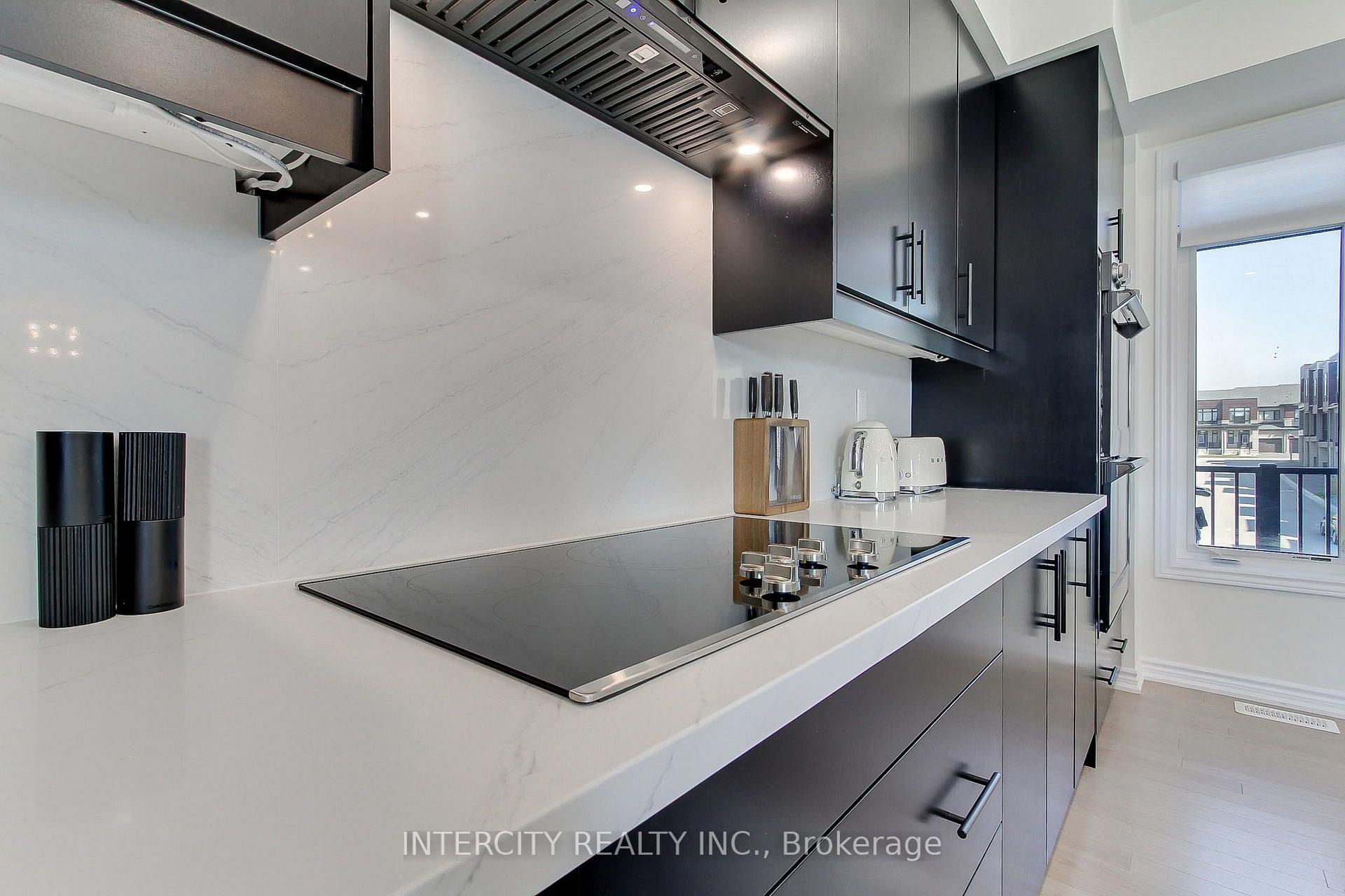 Photo 31 of 130 Blick Crescent, Aurora, Bayview Northeast — HOMEH