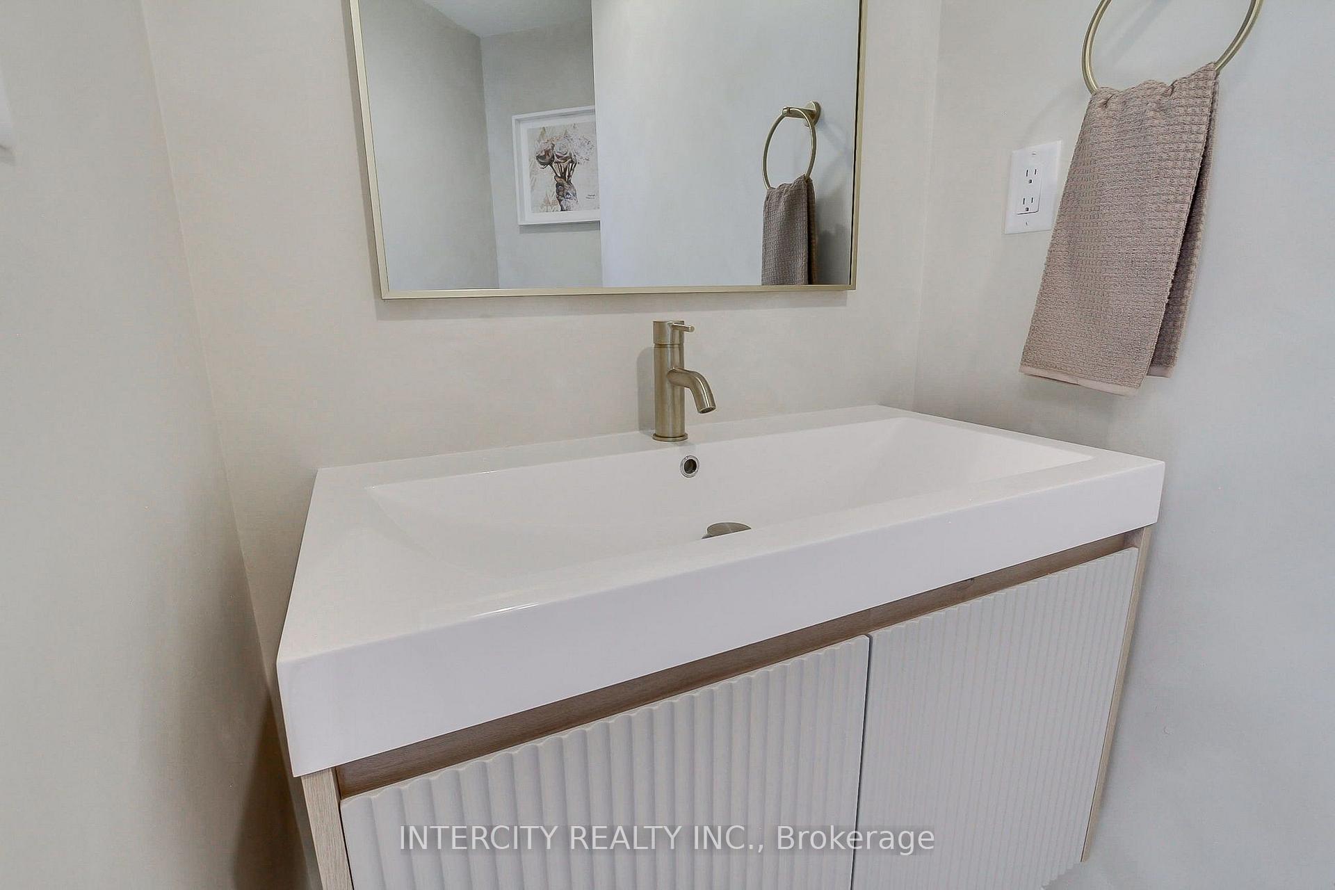 Photo 33 of 130 Blick Crescent, Aurora, Bayview Northeast — HOMEH