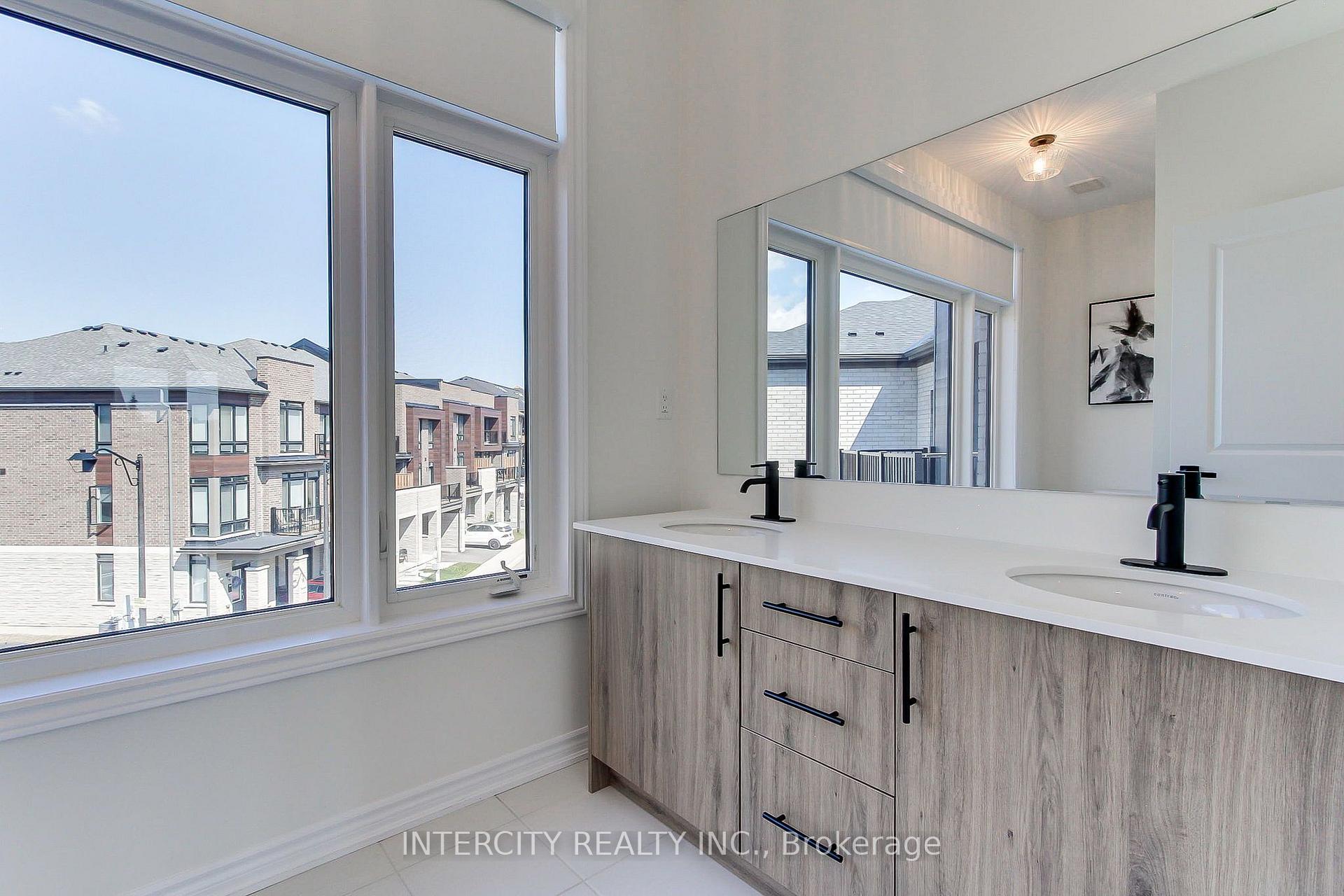 Photo 48 of 130 Blick Crescent, Aurora, Bayview Northeast — HOMEH