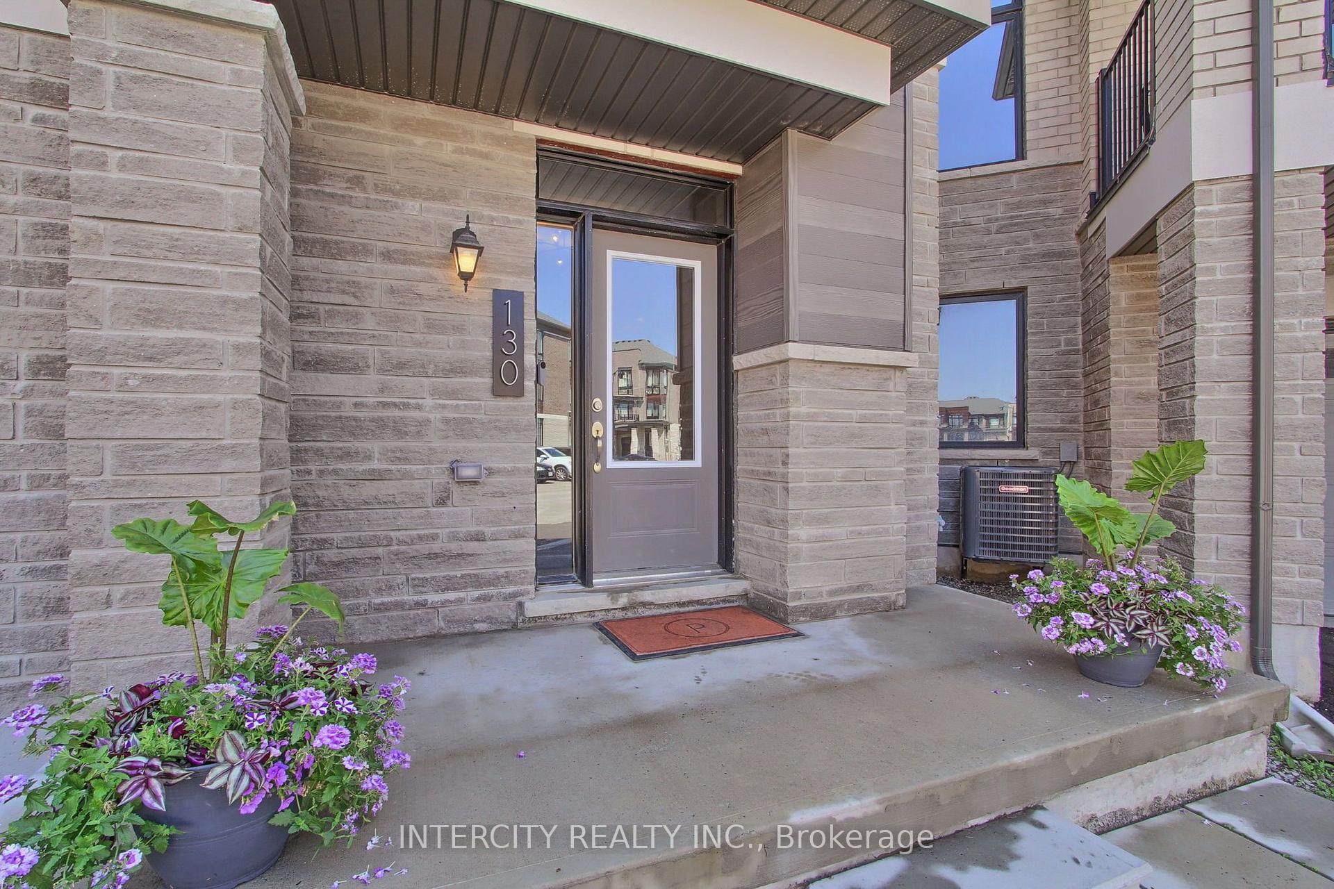 Photo 2 of 130 Blick Crescent, Aurora, Bayview Northeast — HOMEH