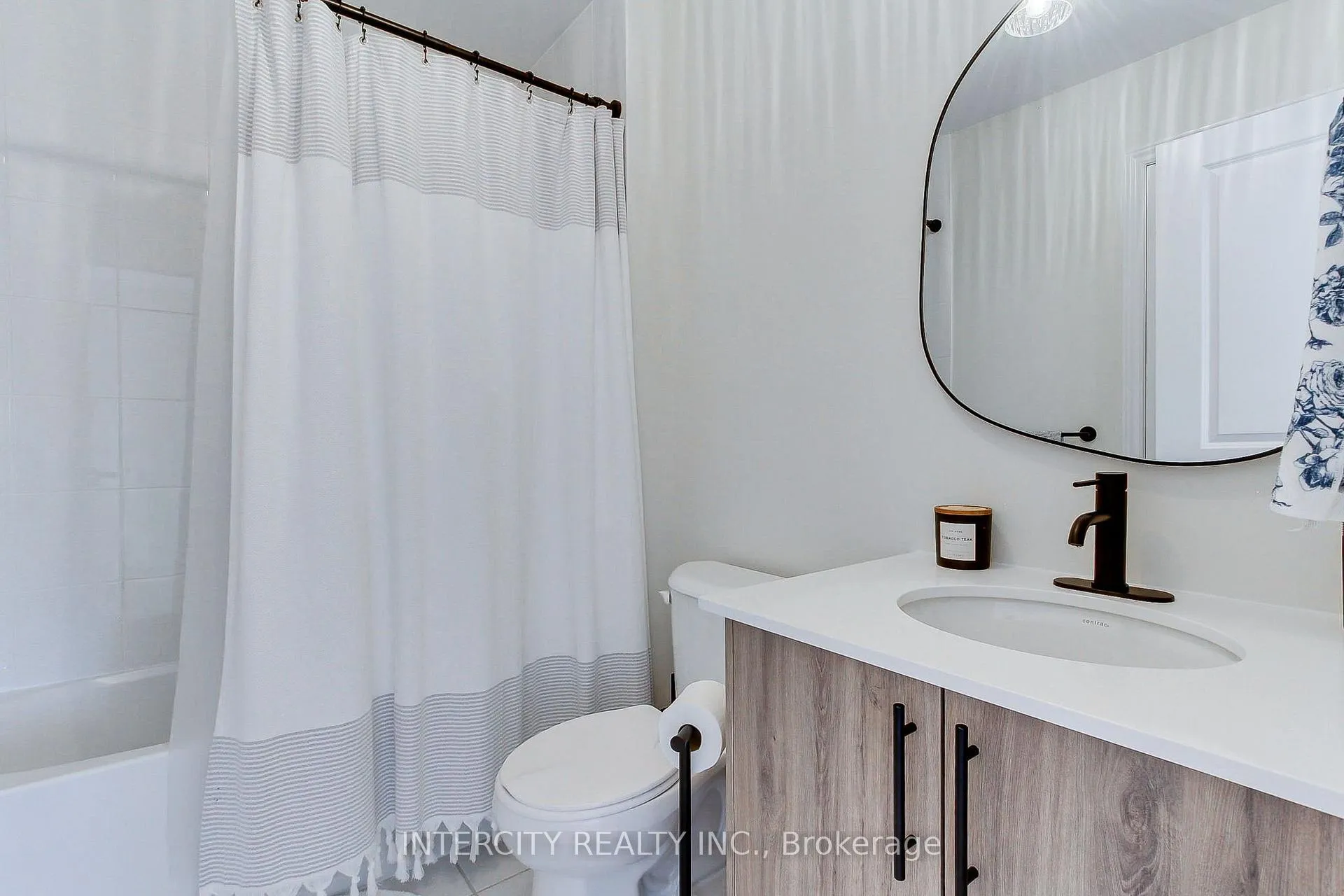 Photo 14 of 130 Blick Crescent, Aurora, Bayview Northeast — HOMEH