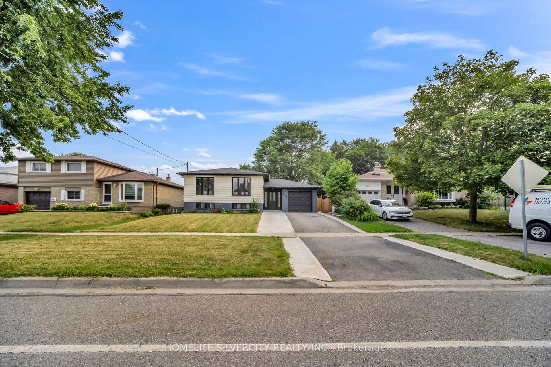 Photo 2 of 224 Delrex Boulevard, Halton Hills, Georgetown — HOMEH